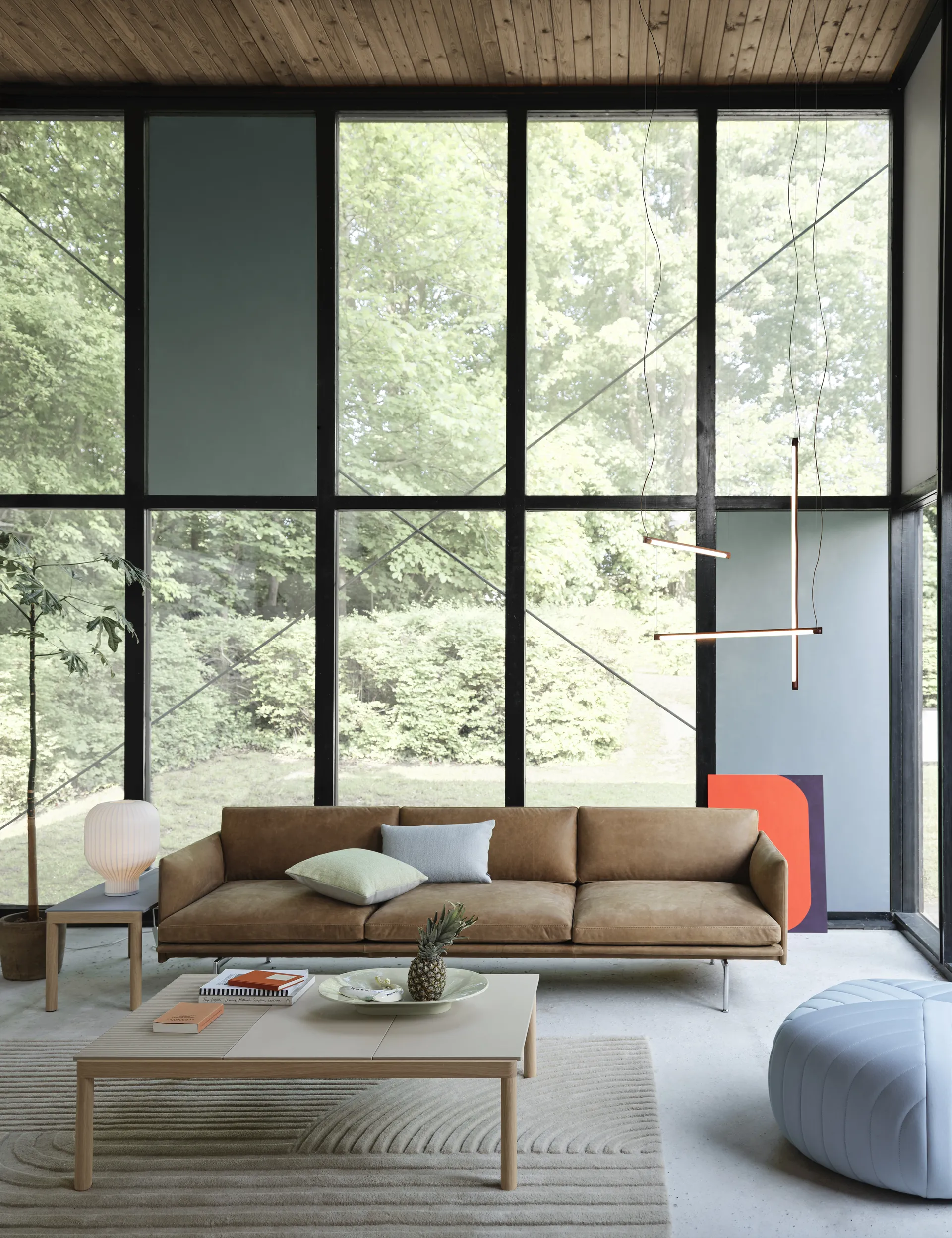 Divano Outline 3,5 posti in alluminio lucidato, Grace leather Camel Muuto