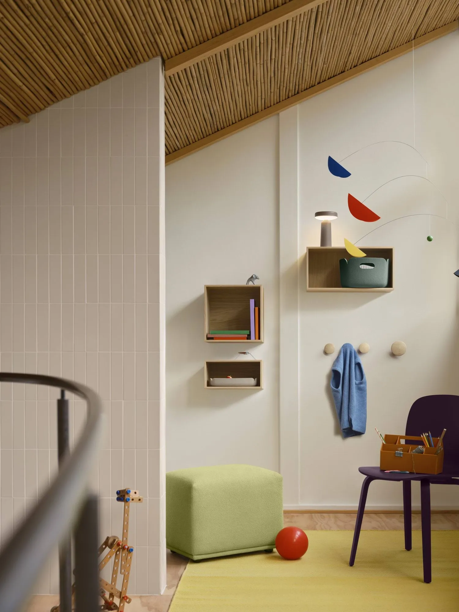 Dots Wood appendiabiti, Light olive, Ø6,5 cm Muuto