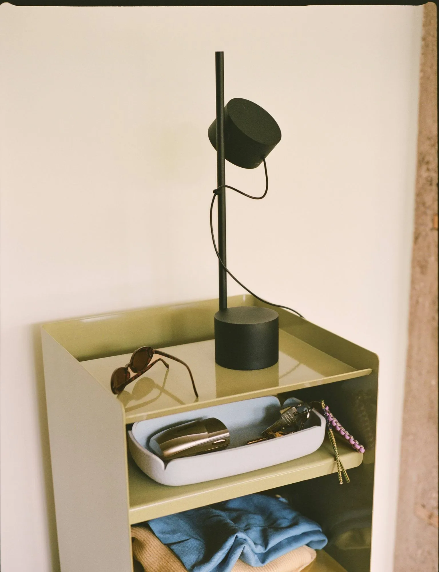 Folded Trolley carrello aperto, Dark beige green, 37,4x38,7x37,2 cm Muuto
