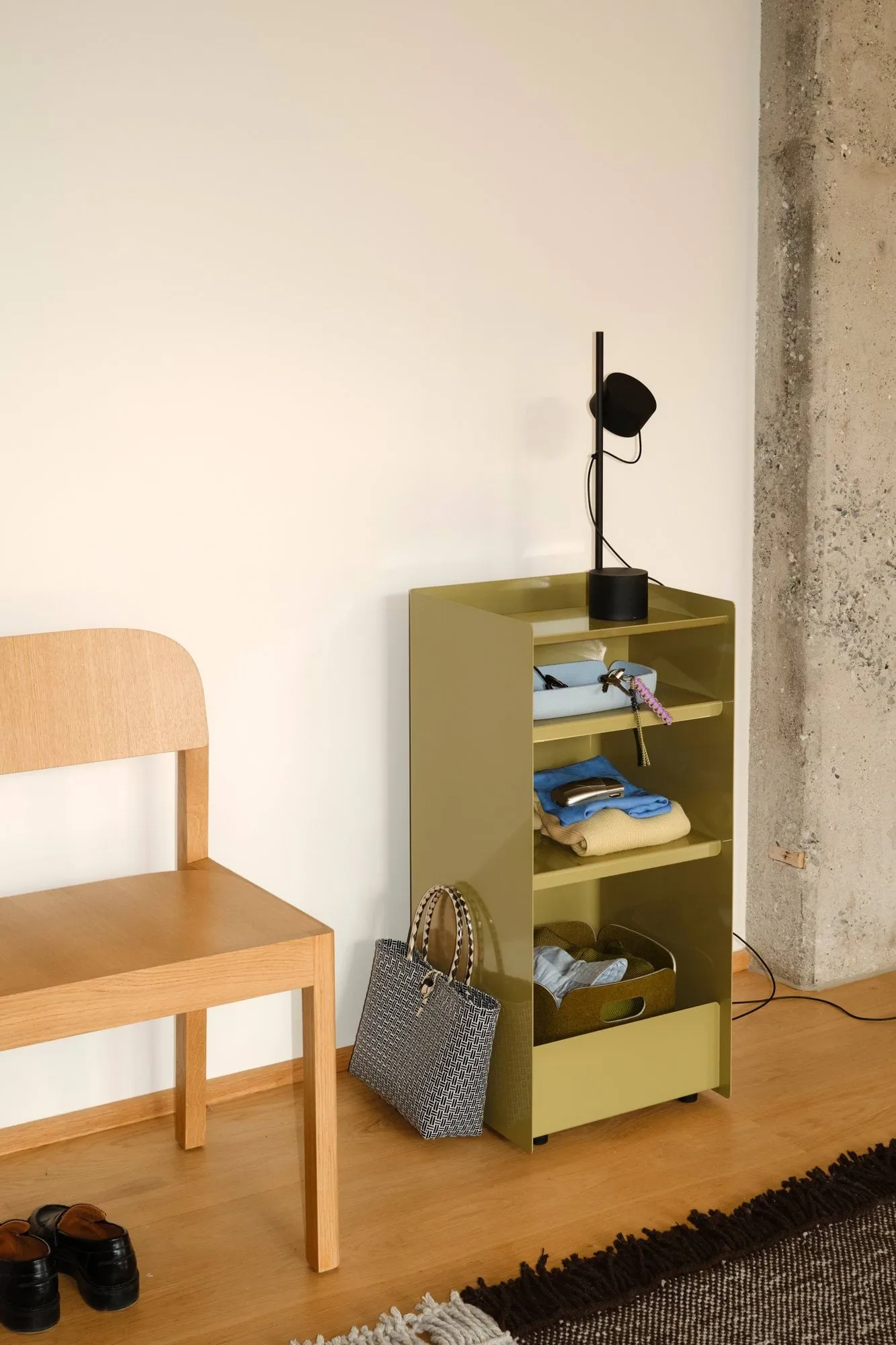 Folded Trolley carrello aperto, Dark beige green, 37,4x38,7x37,2 cm Muuto