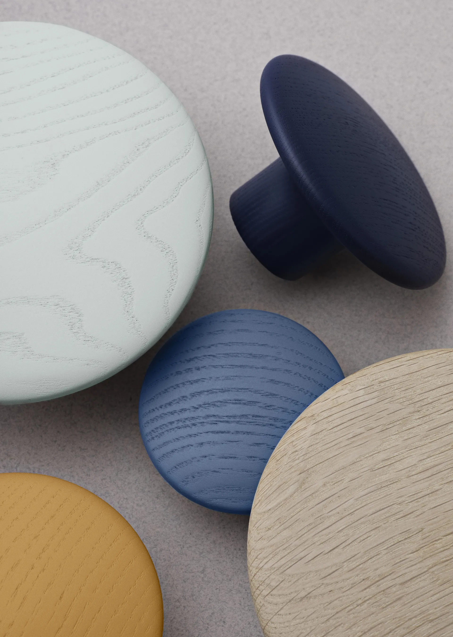 Gancio da parete Dots wood sage green in legno, Ø6,5 cm Muuto