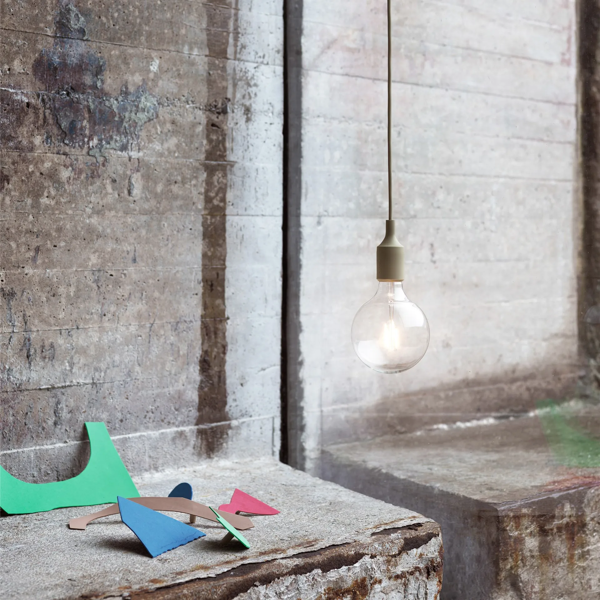 Lampadario E27, verde oliva Muuto