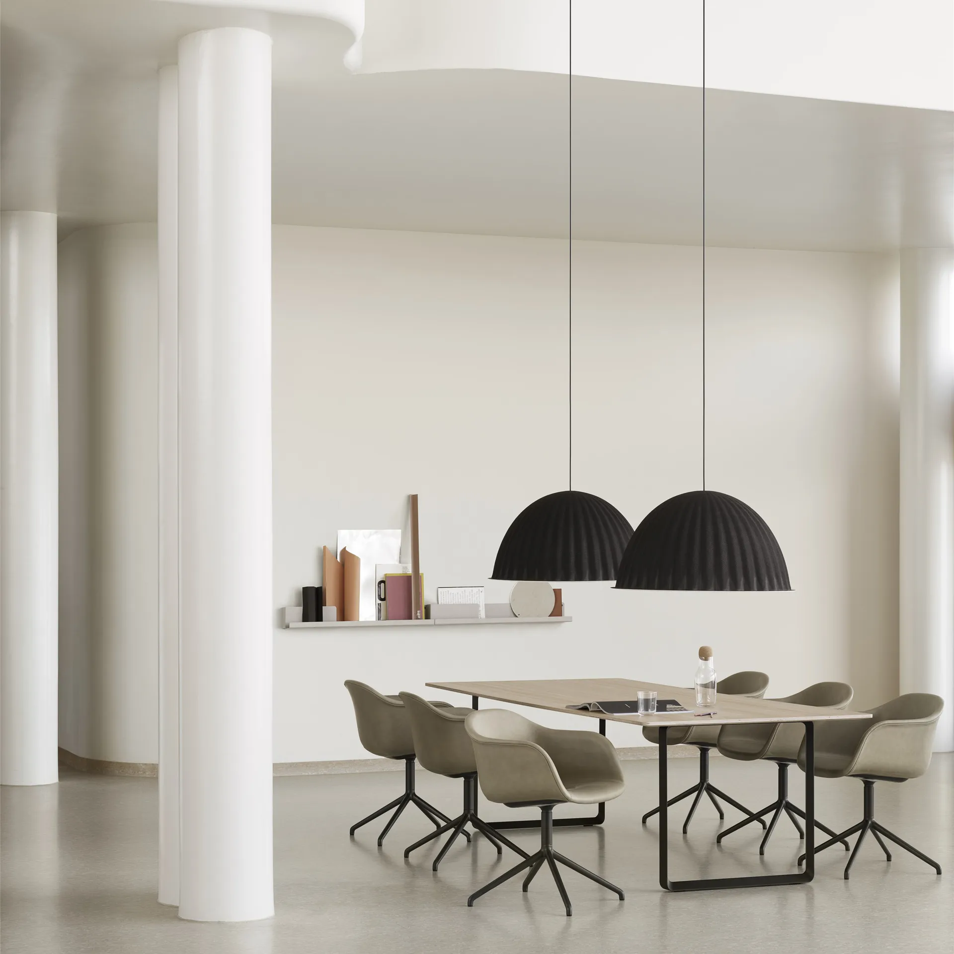 Plafoniera Under The Bell Ø 82 cm, nero Muuto