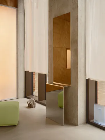 Pleat specchio da parete - Acciaio lucidato, 227x57 cm - Muuto