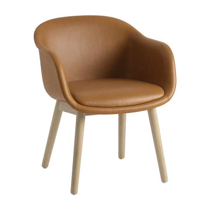 Poltrona Fiber Conference con gambe in legno - Pelle cognac lavorata con metodo Refine, rovere - Muuto