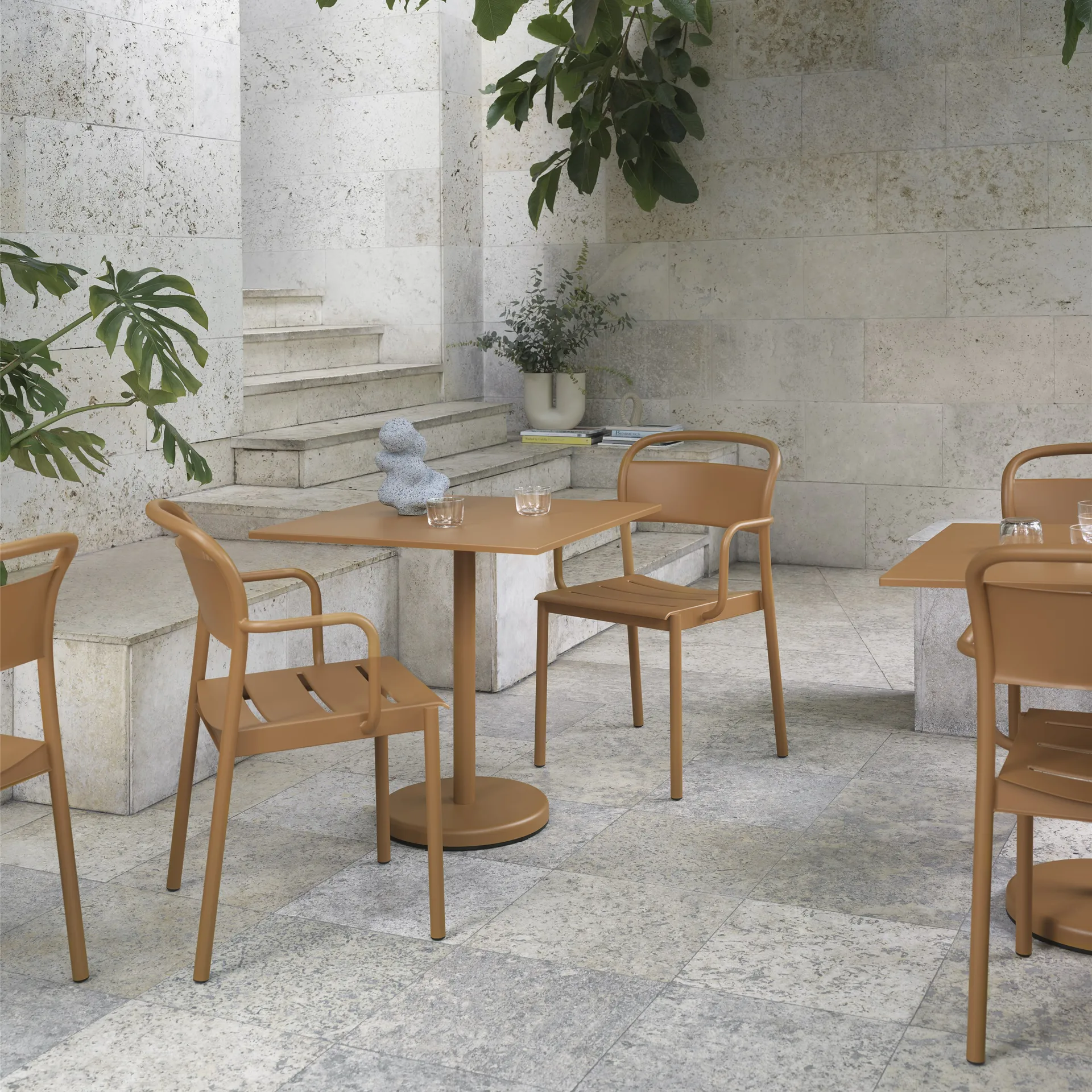 Poltroncina con braccioli Linear Steel, Burnt orange Muuto