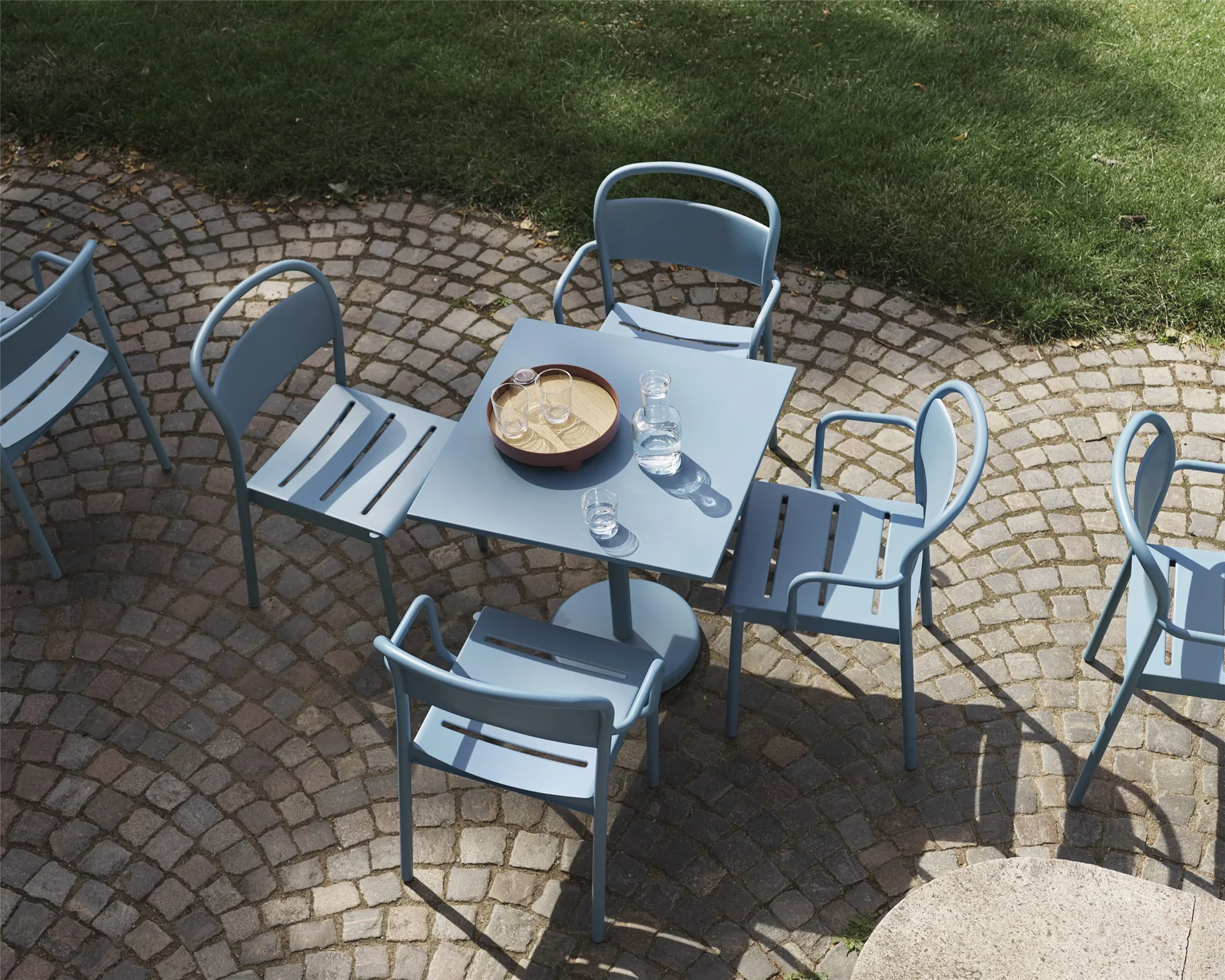 Poltroncina con braccioli Linear Steel, Pale blue Muuto