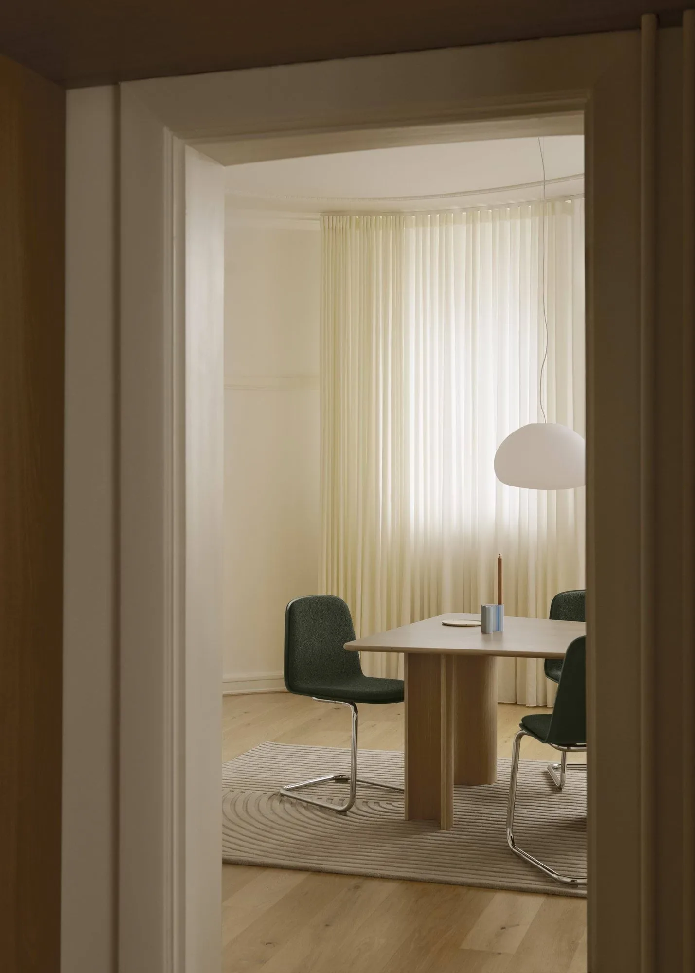 Relevo Rug Quattro tappeto in lana, Verde scuro, 170x240 cm Muuto