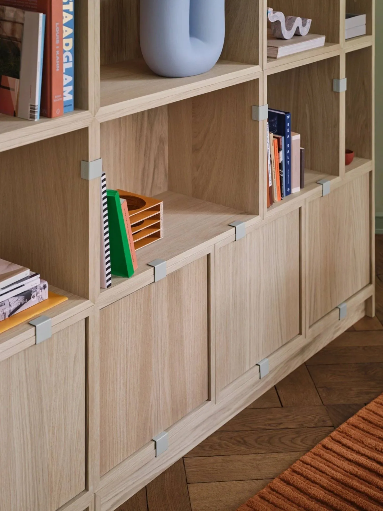 Scaffalatura Stacked 2.0 con piastra posteriore, grande, rovere Muuto