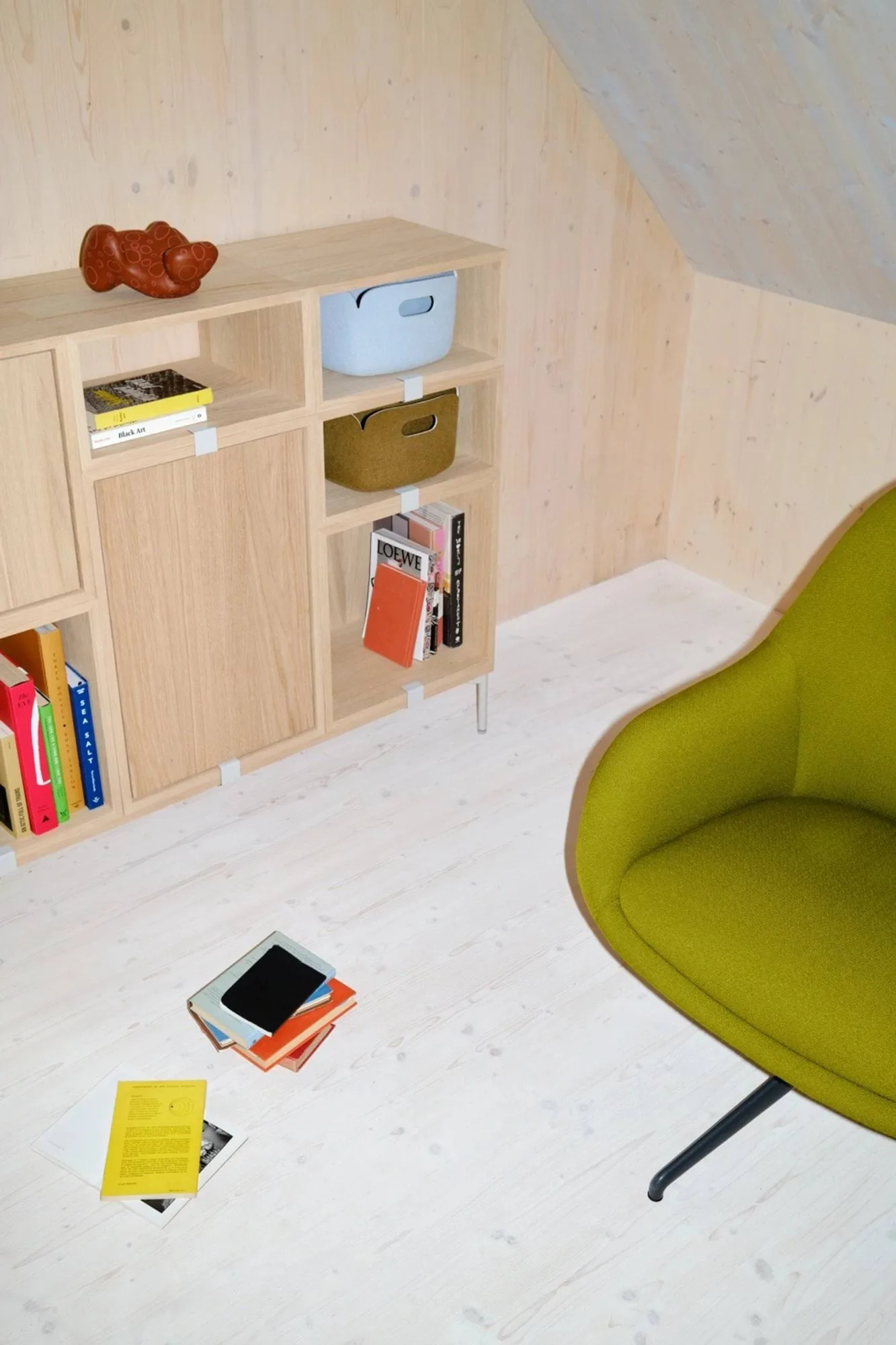 Scaffalatura Stacked 2.0 con piastra posteriore, piccola, rovere Muuto