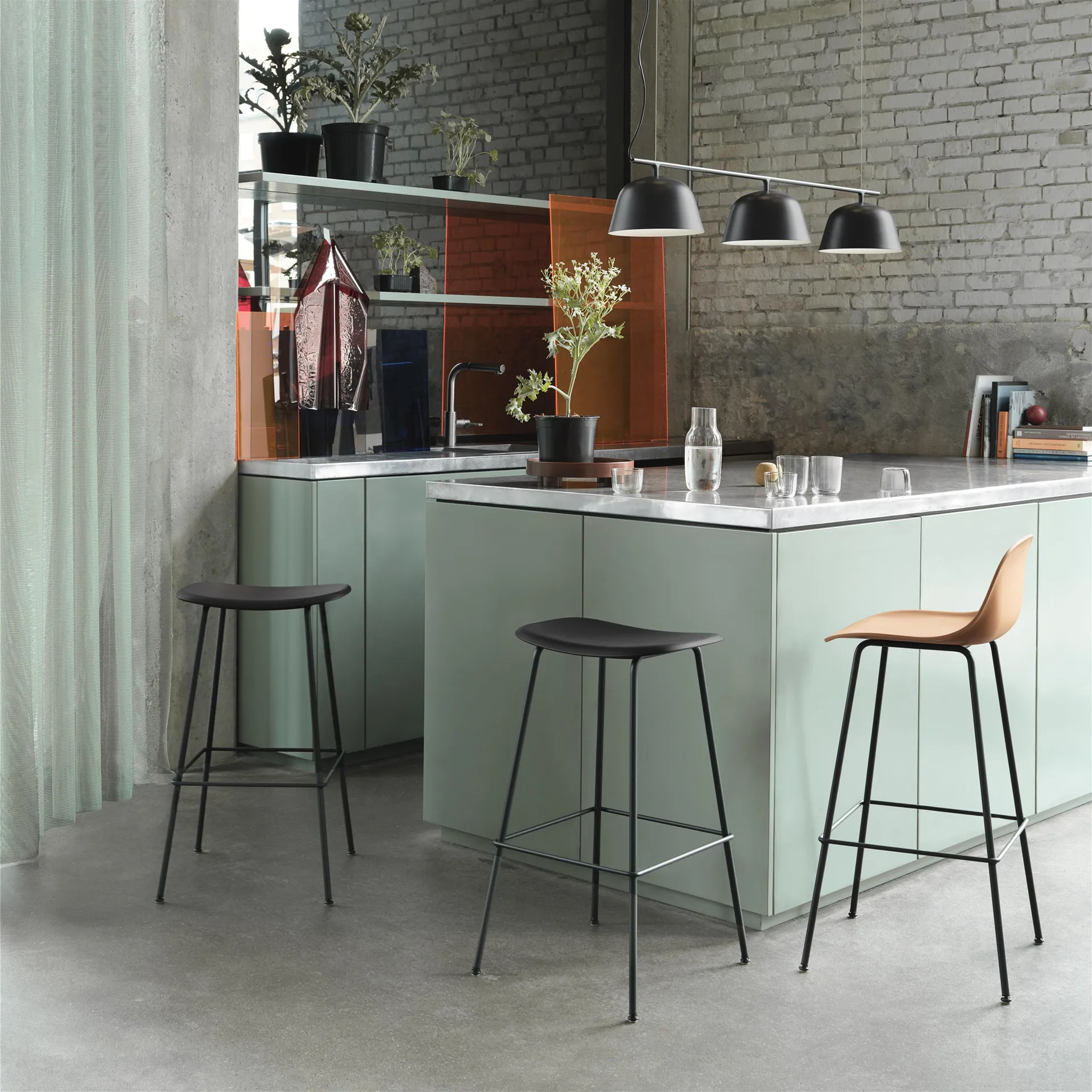 Sedia da bar Fiber Tube 75 cm, Nero Muuto