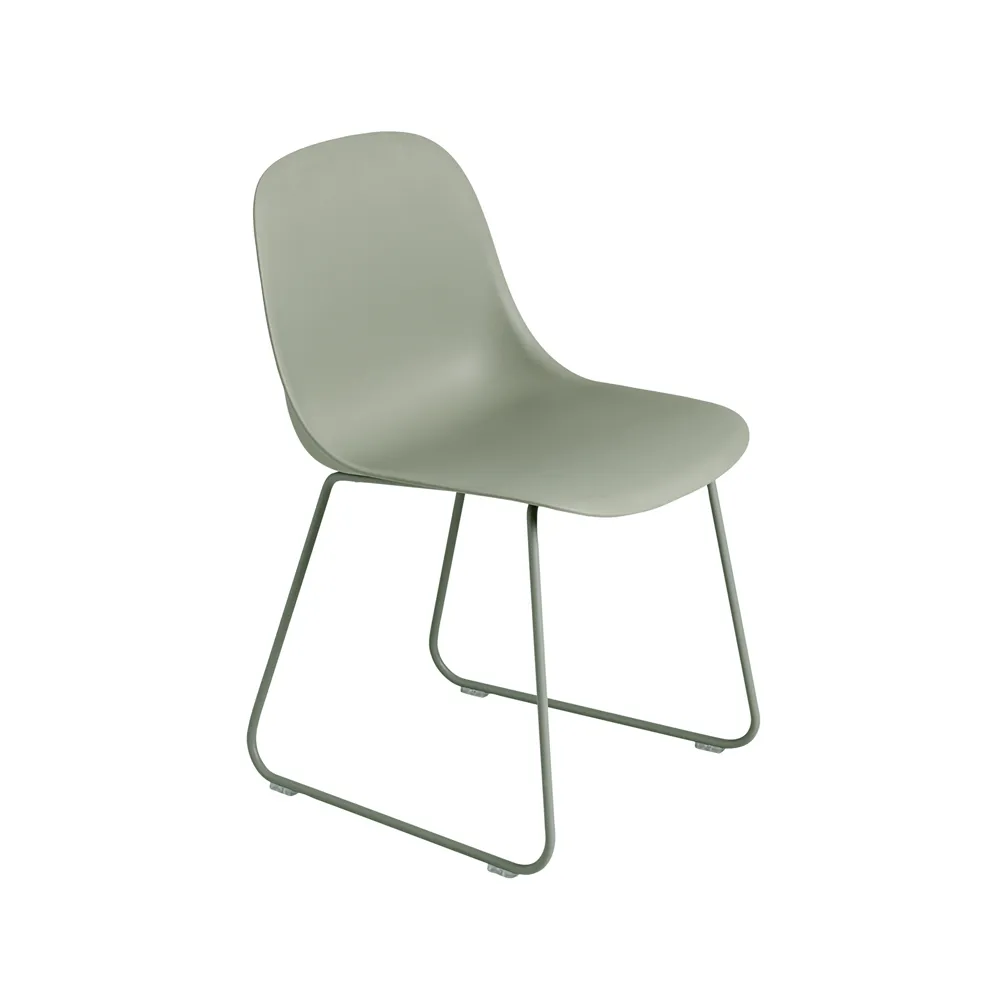 Sedia Fiber con seduta a slitta, verde polvere, gambe verdi Muuto