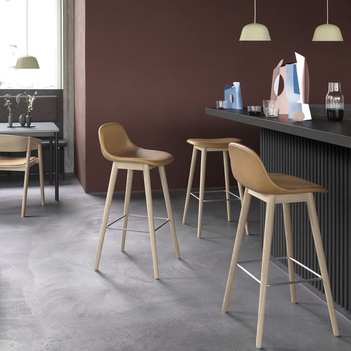 Sgabello da bar con schienale Fiber 65 cm, Verde polvere-gambe verdi Muuto