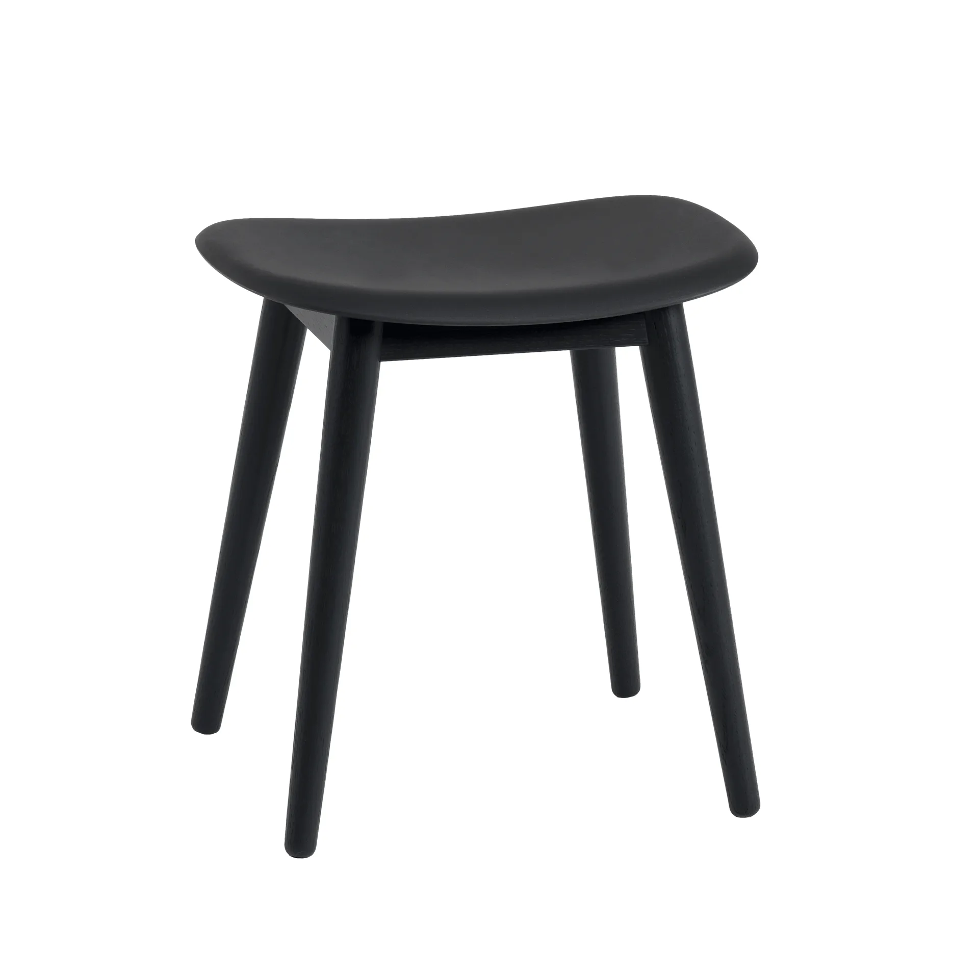 Sgabello Fiber, nero, gambe in legno Muuto