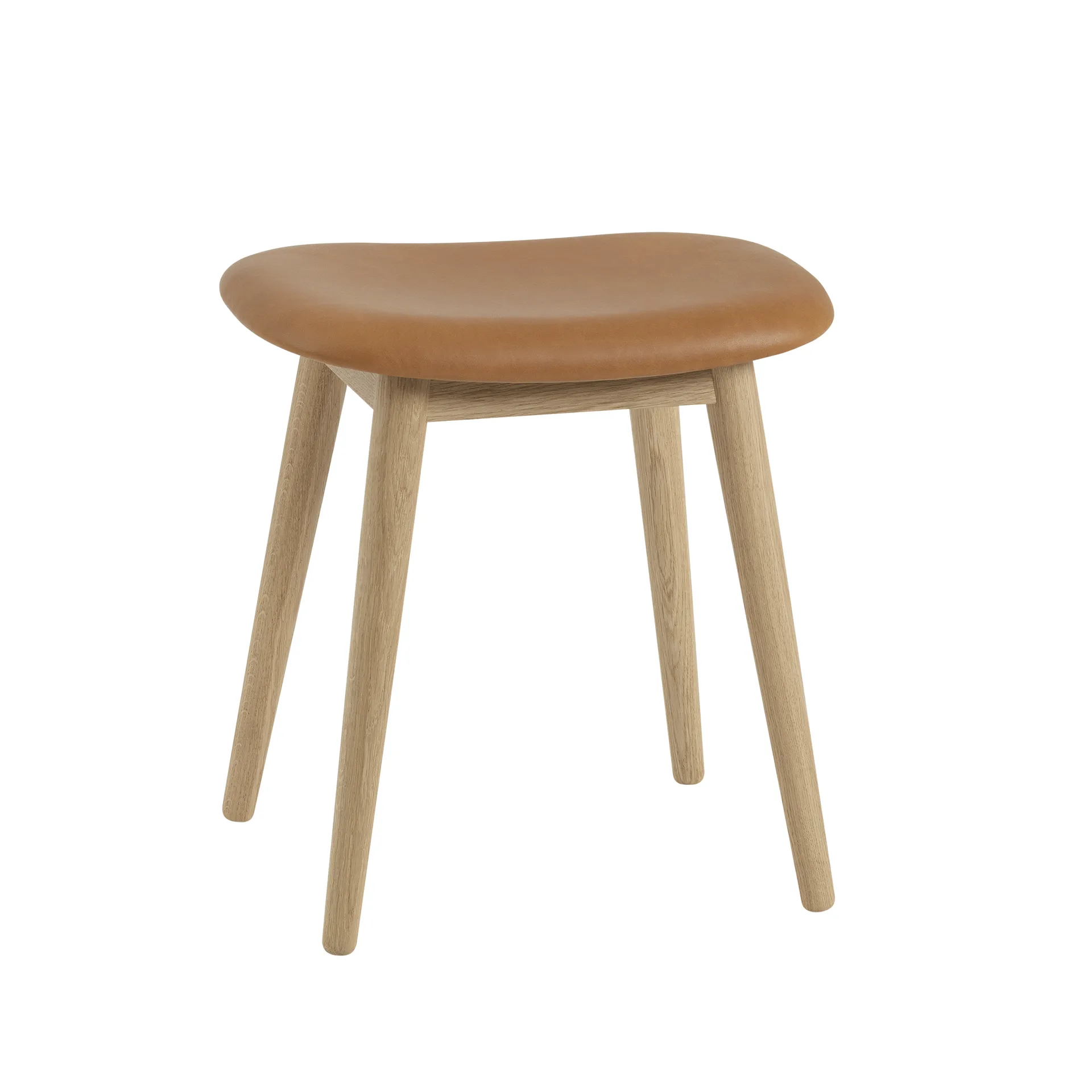 Sgabello Fiber, pelle cognac, gambe in rovere Muuto