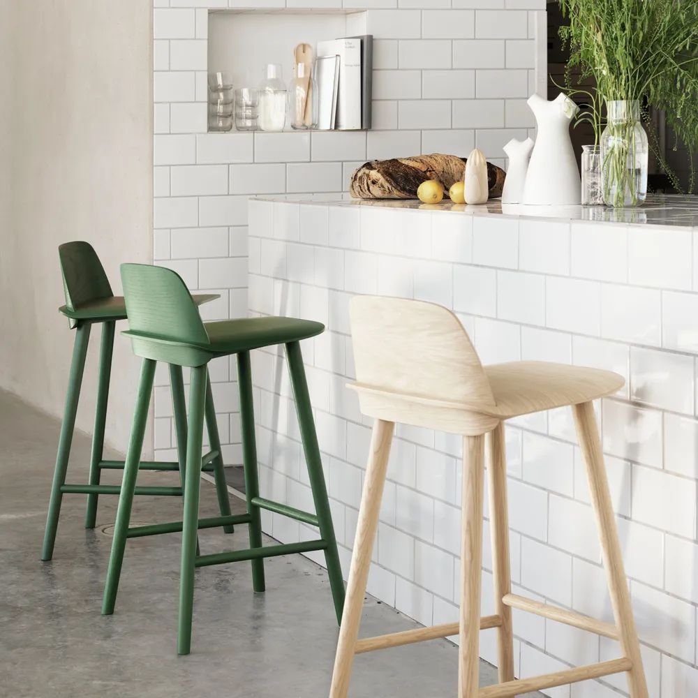 Sgabello Nerd counter, Giallo sabbia Muuto