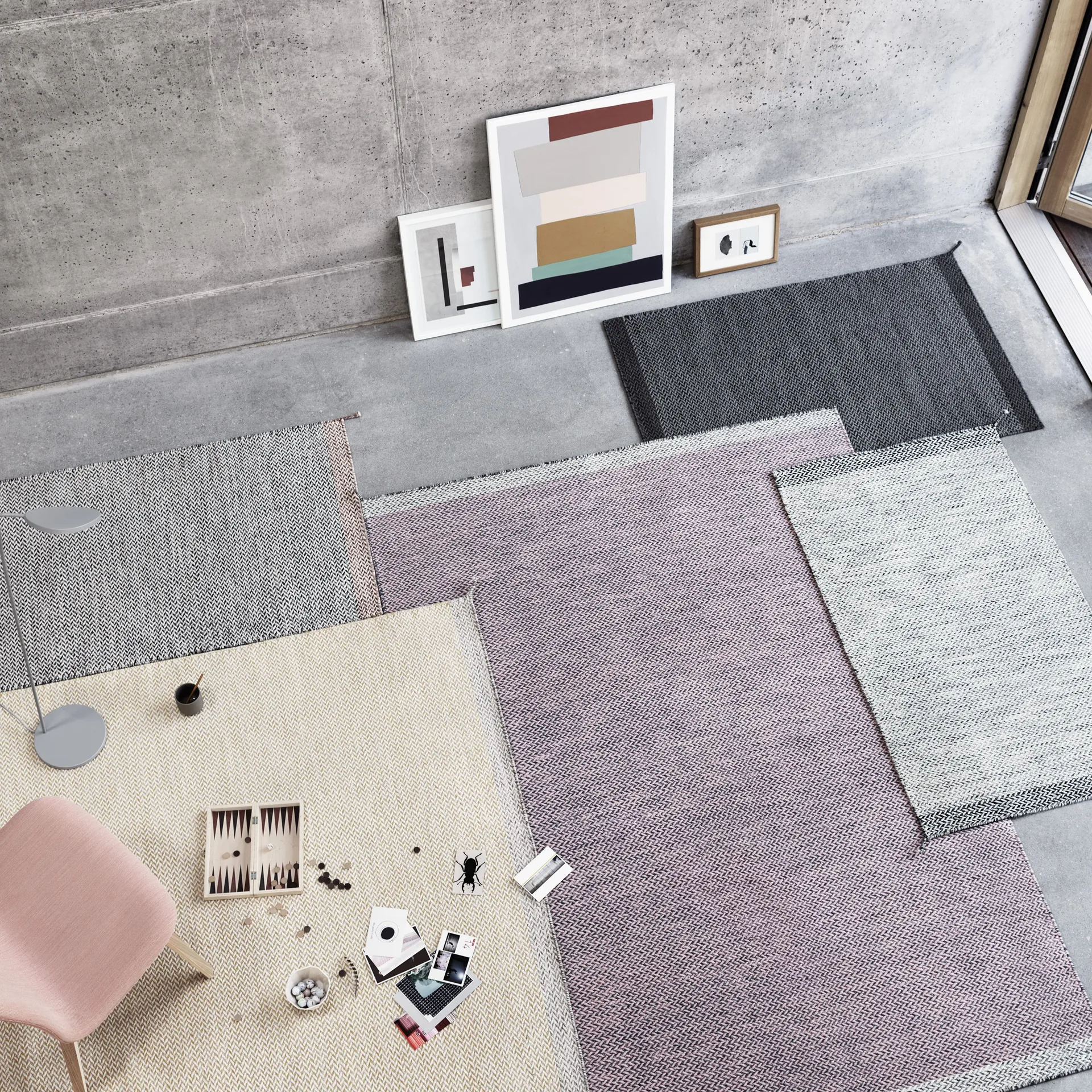 Tappeto in lana Ply 85x140 cm, nero-bianco Muuto
