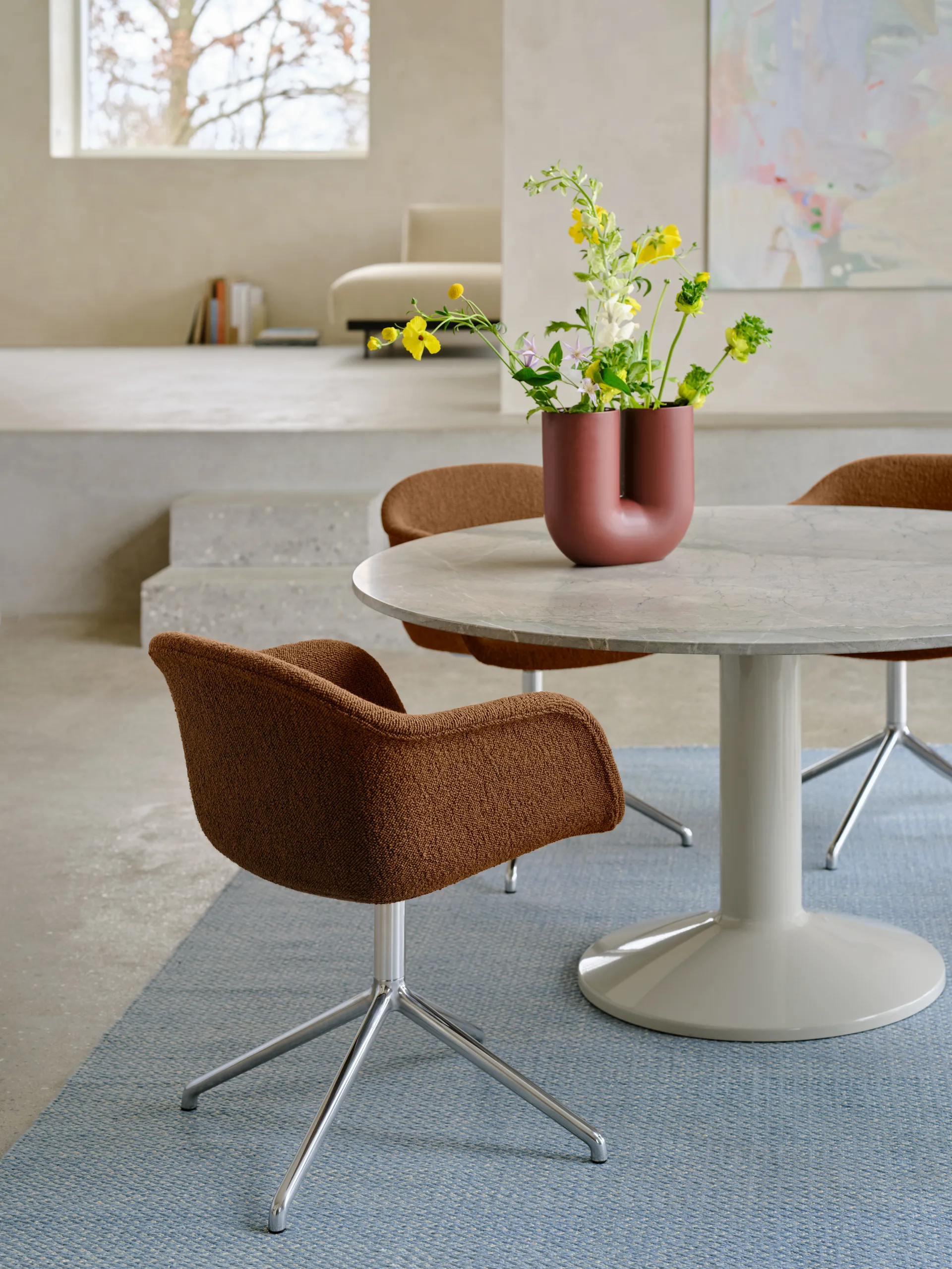 Tavolo con colonna Midst Ø140 cm, Marmo grigio – grigio Muuto