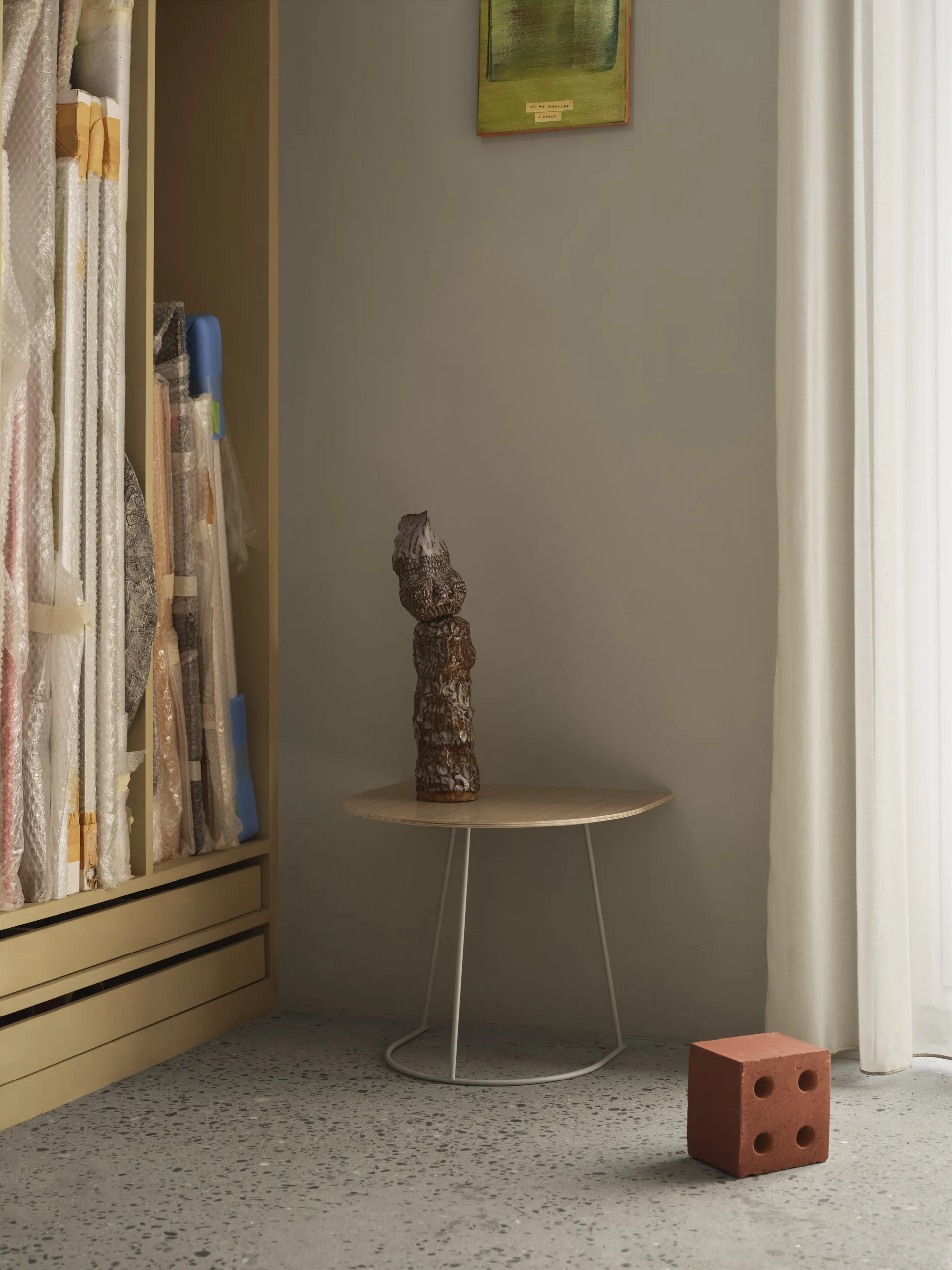 Tavolo da divano di mezza dimensione Airy, Rovere impiallacciato laccato – bianco sporco Muuto