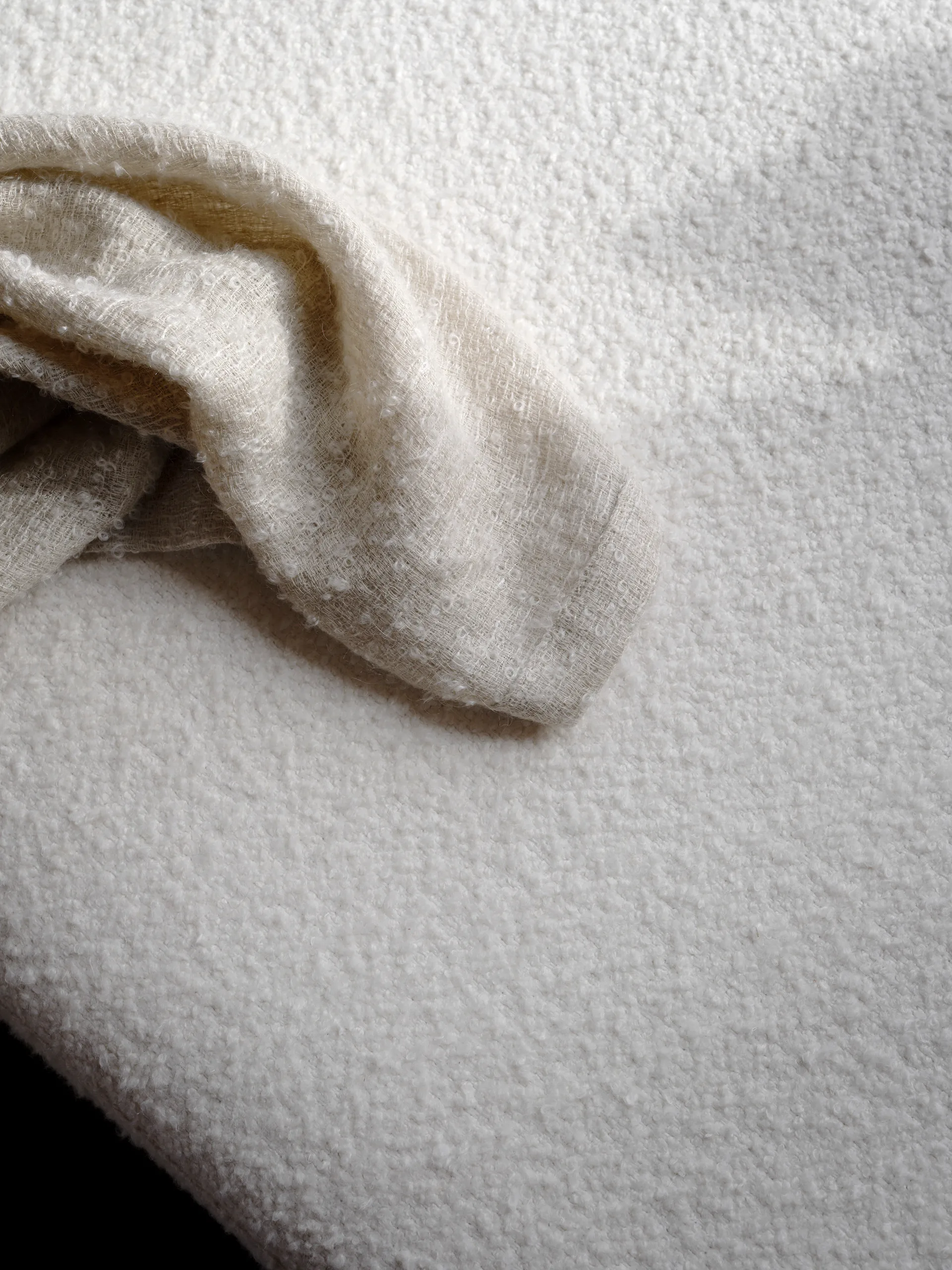 Daybed Mass 200x75x51 cm, Karakorum ivory 001-walnut New Works