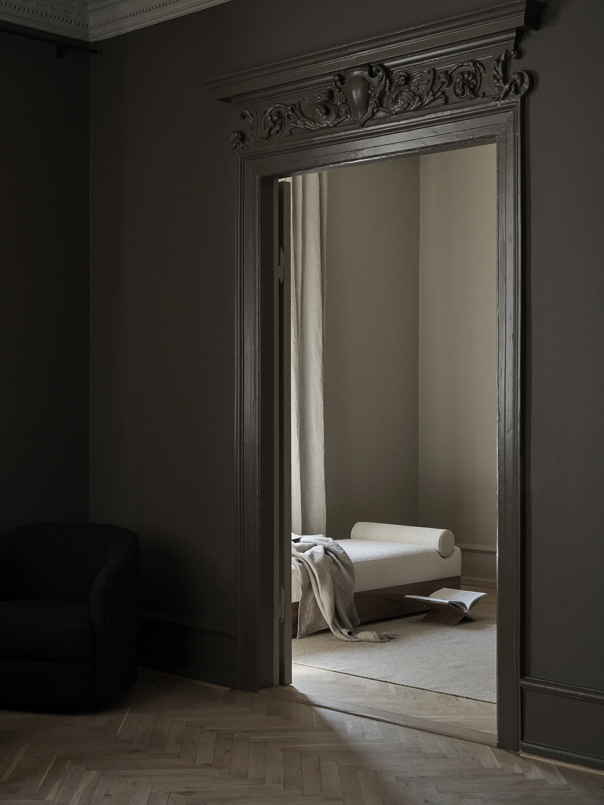 Daybed Mass 200x75x51 cm, Karakorum ivory 001-walnut New Works