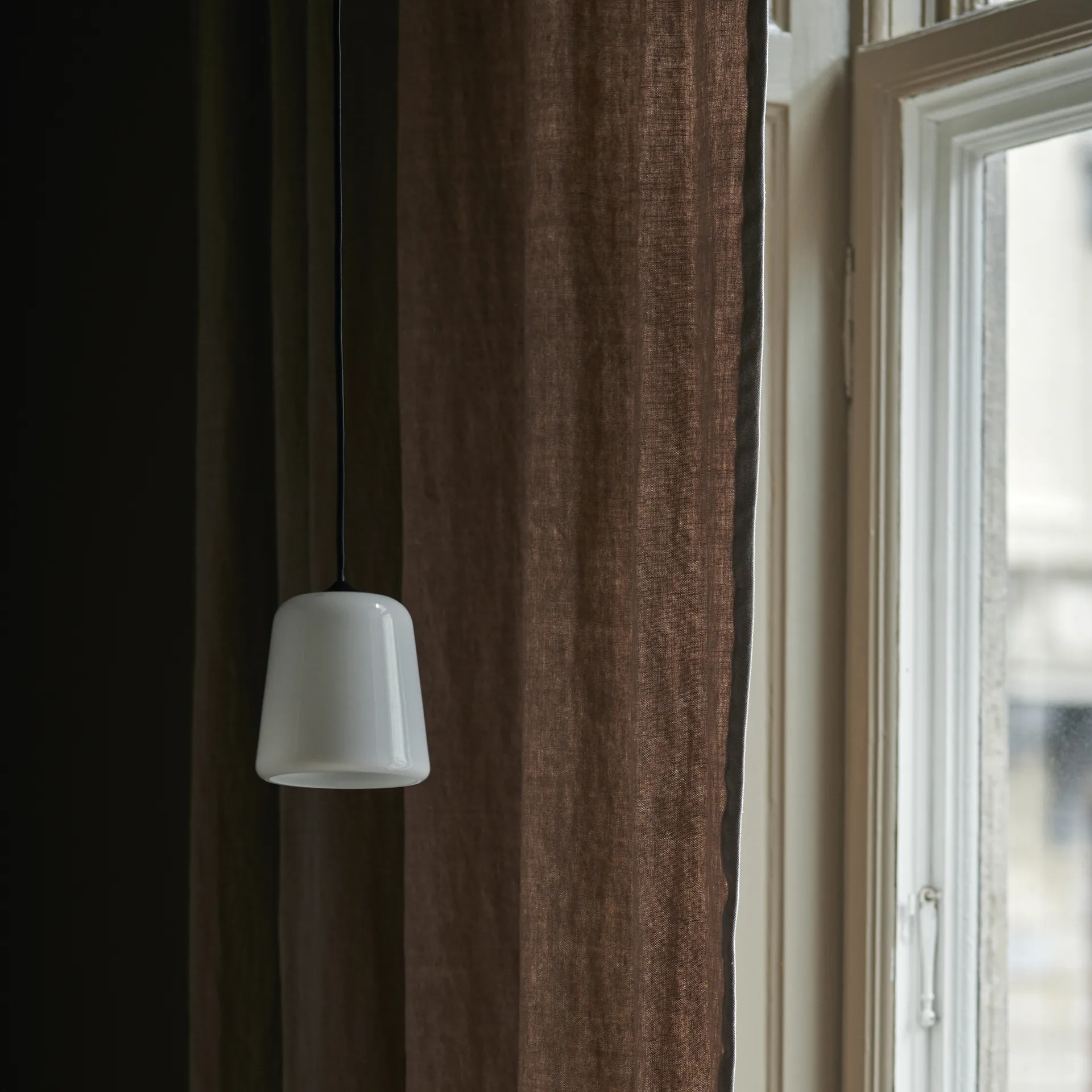 Lampada a sospensione Material, Vetro bianco opalino New Works