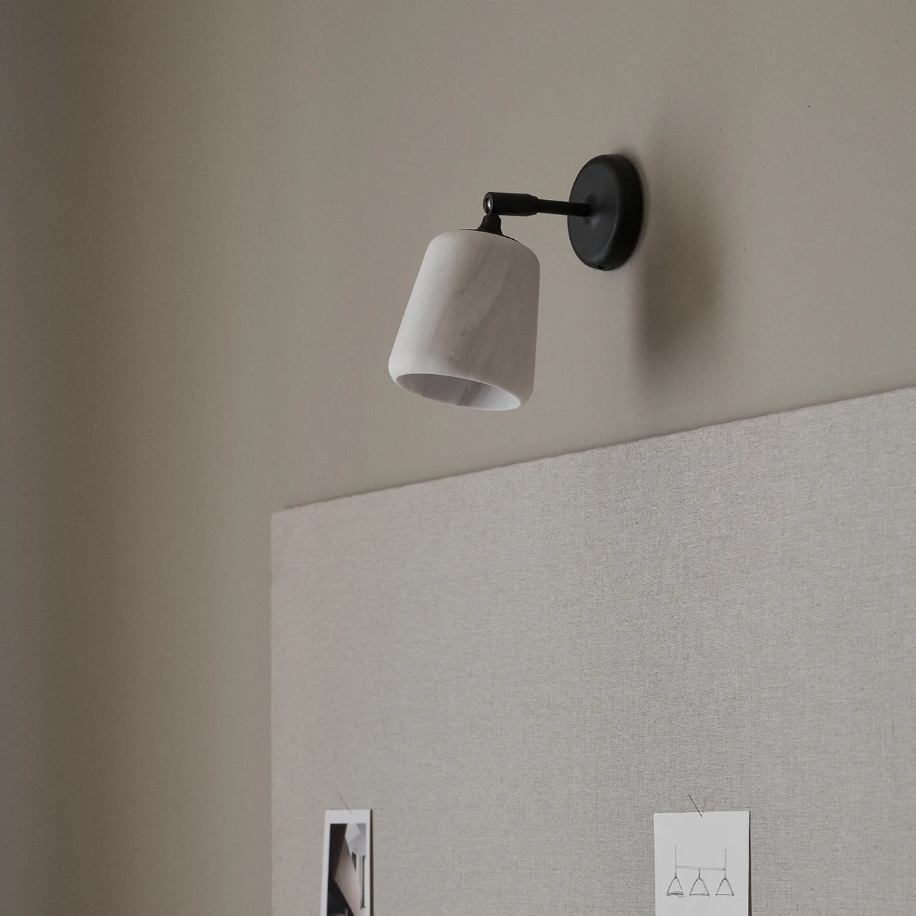 Lampada da parete Material, Marmo bianco New Works