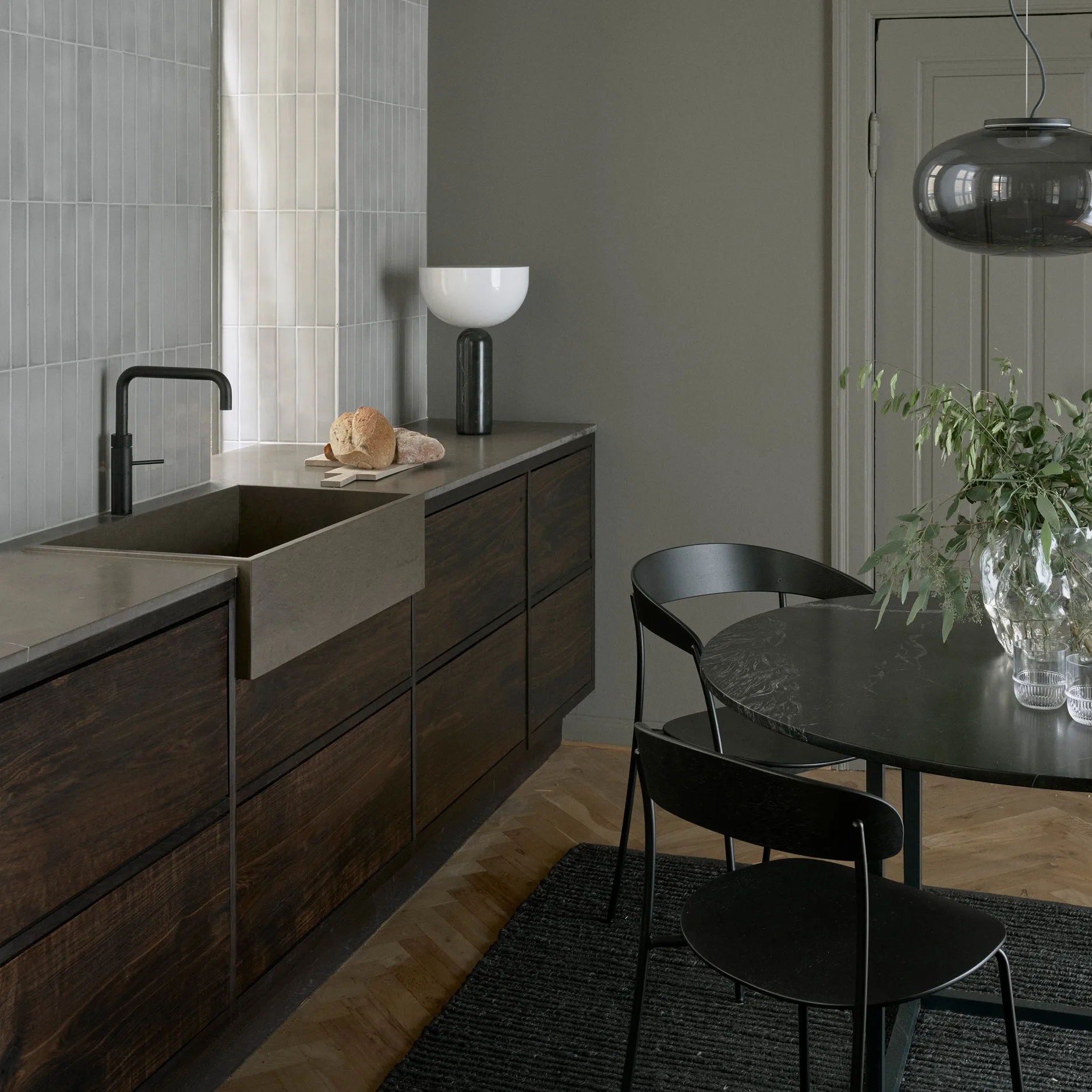 Lampada da tavolo Kizu grande, Marmo nero New Works