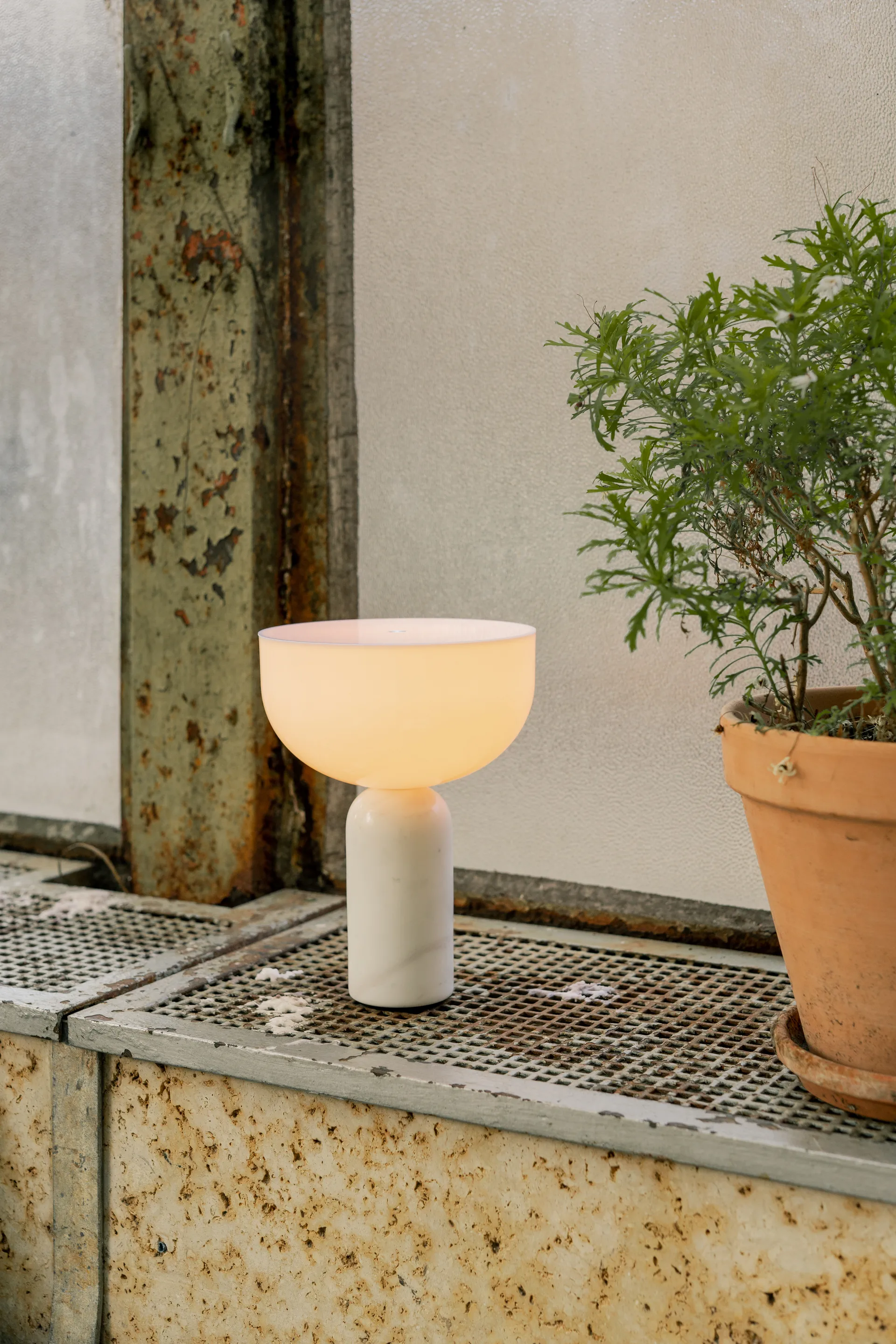 Lampada da tavolo Kizu Kizu portable, Marmo bianco New Works
