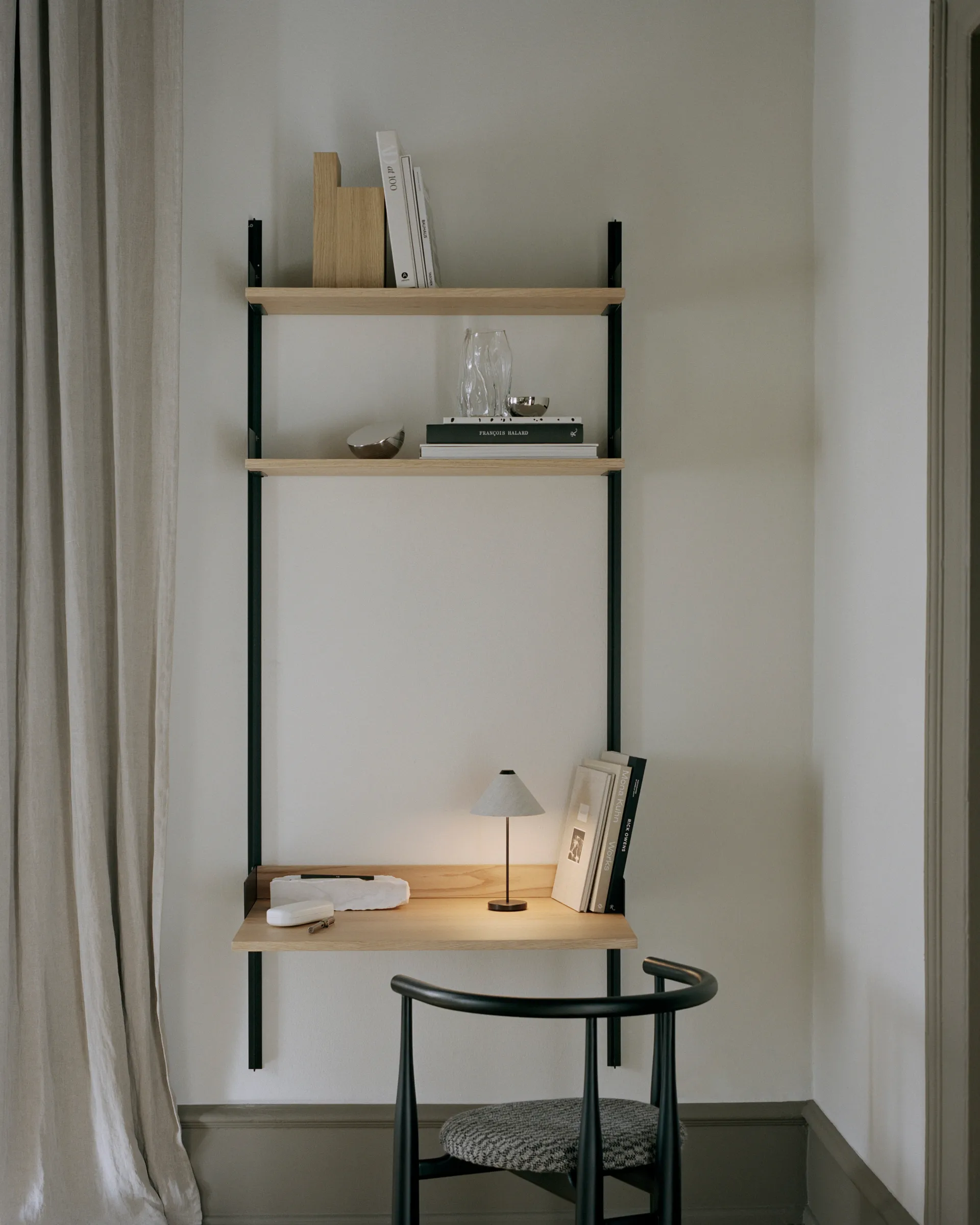 Lampada da tavolo portatile Brolly, Lino New Works