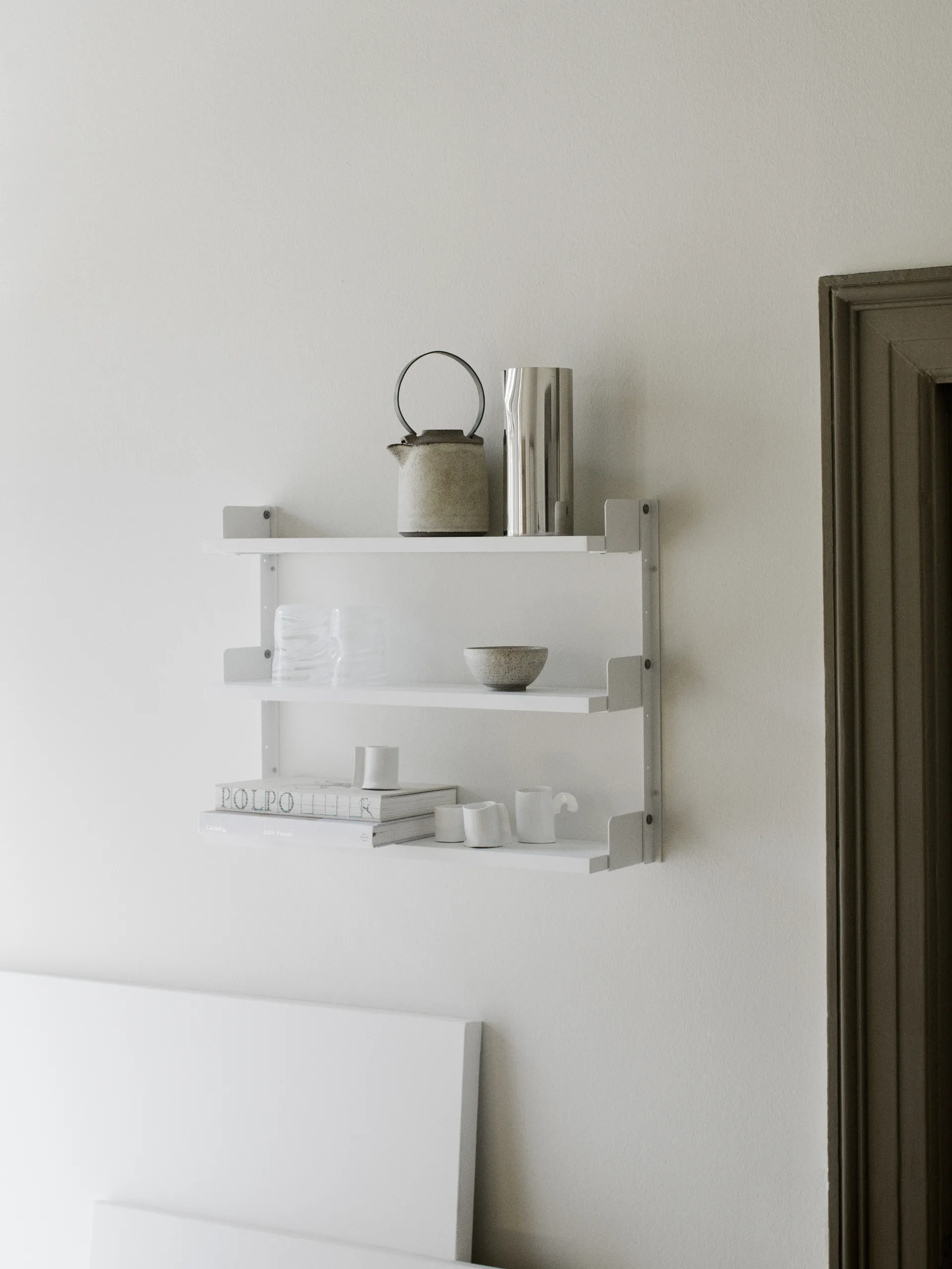 Scaffale da parete New Works Tea Shelf 46x62,5 cm, Bianco New Works