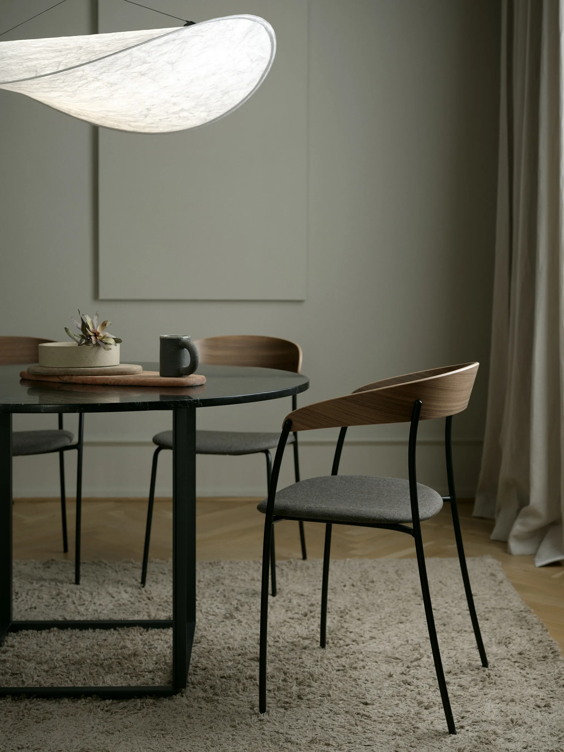 Sedia con braccioli Missing, Nocce-Molly 2 170 New Works