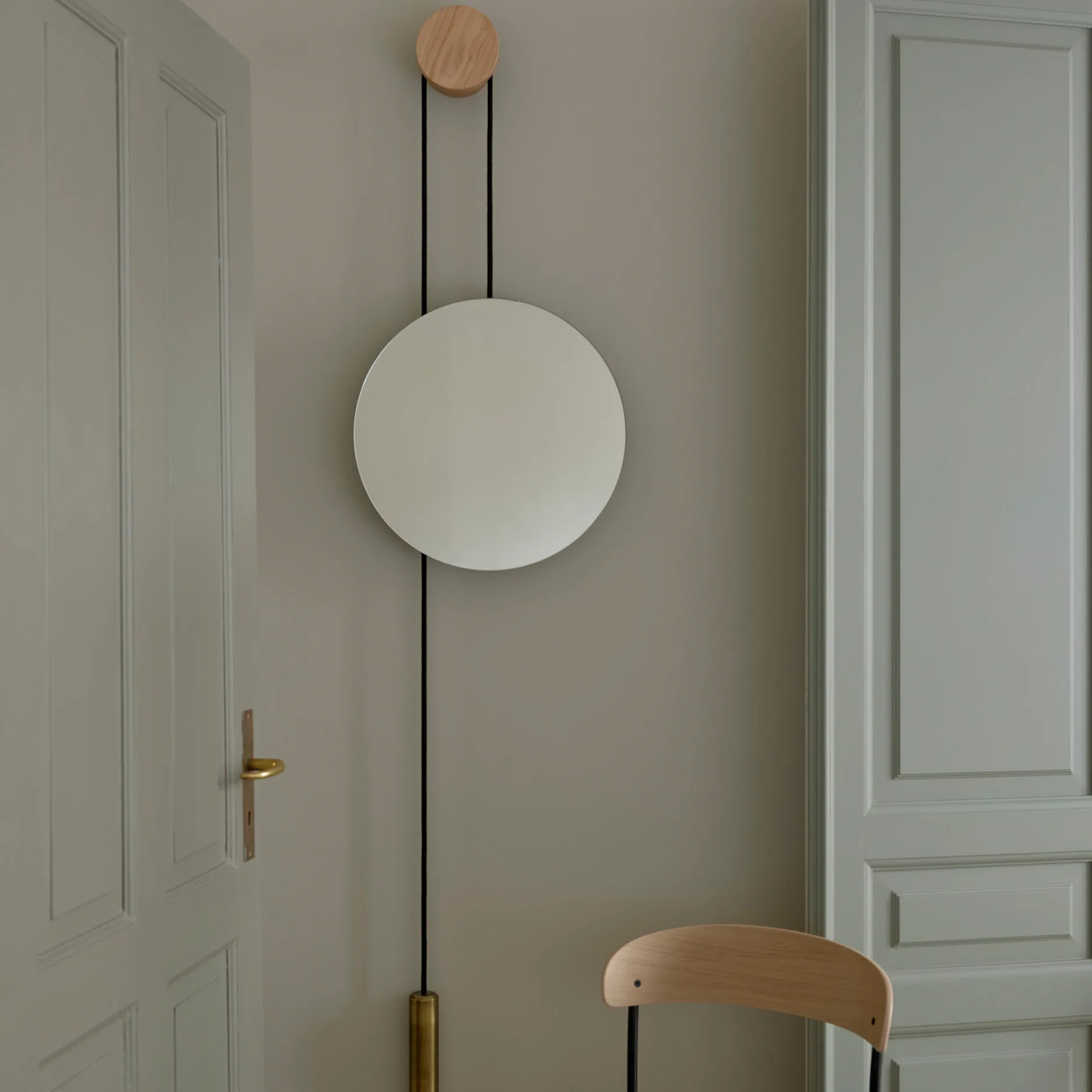 Specchio Rise and Shine , Rovere naturale - peso in ottone New Works