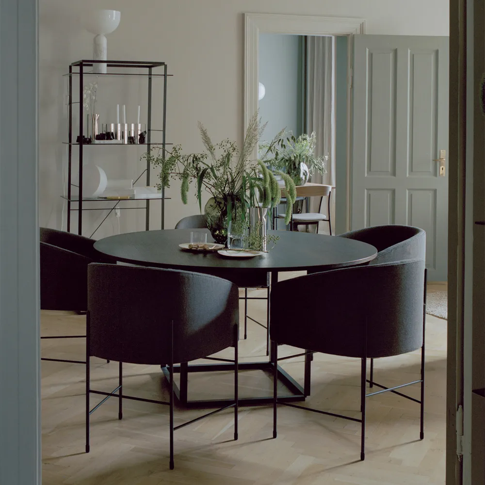 Tavolo da pranzo rotondo Florence, rovere affumicato, Ø 145 cm, base nera New Works