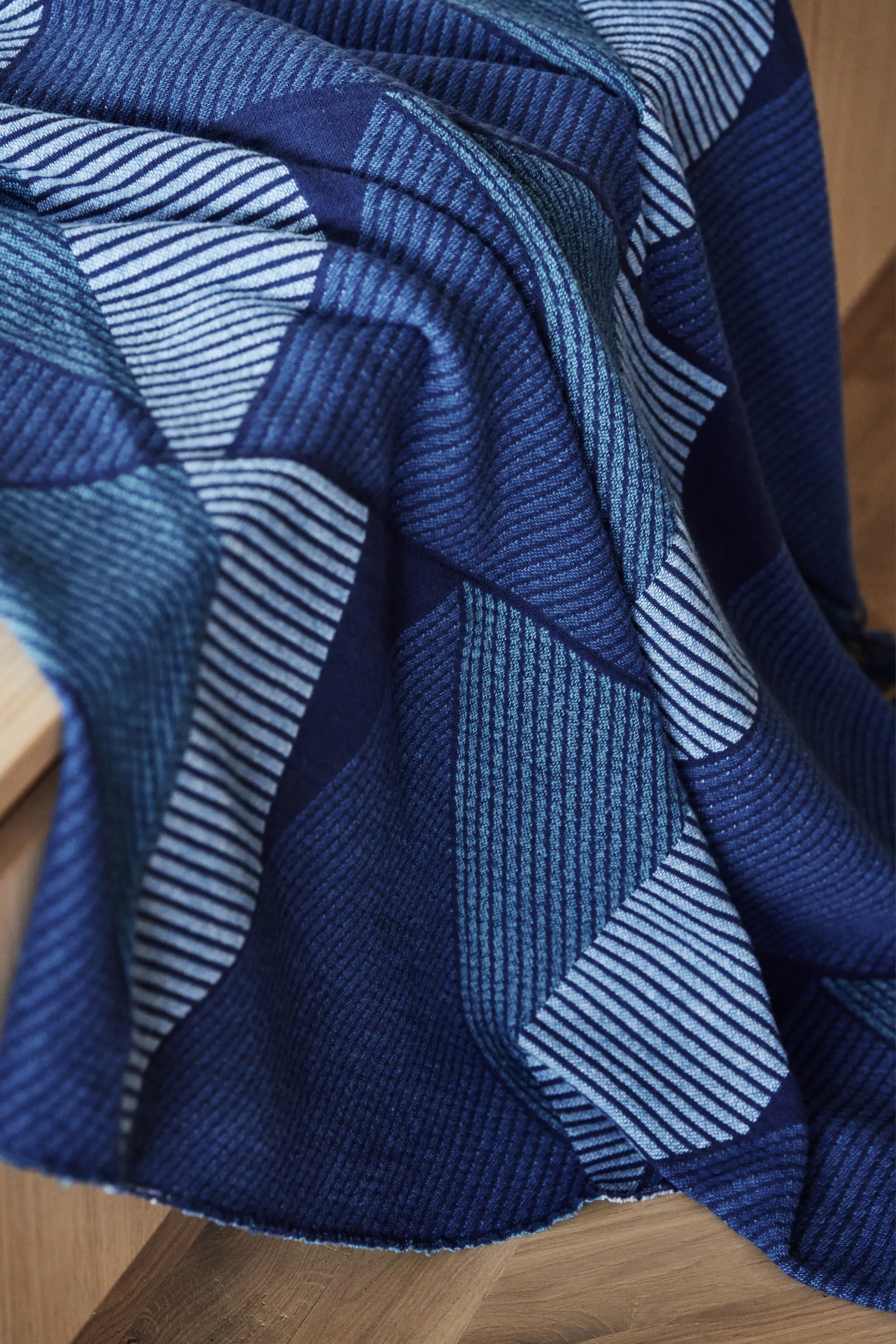 Coperta Metric focus No. 3 in cotone 130x185 cm, Blu NJRD