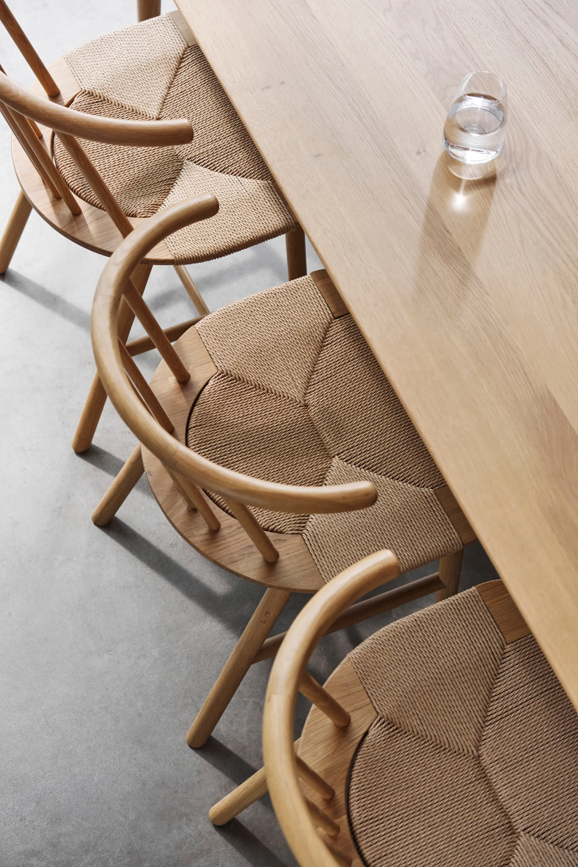 Sedia da pranzo con seduta intrecciata VIOR, Rovere laccato-naturale, confezione da 4 NJRD