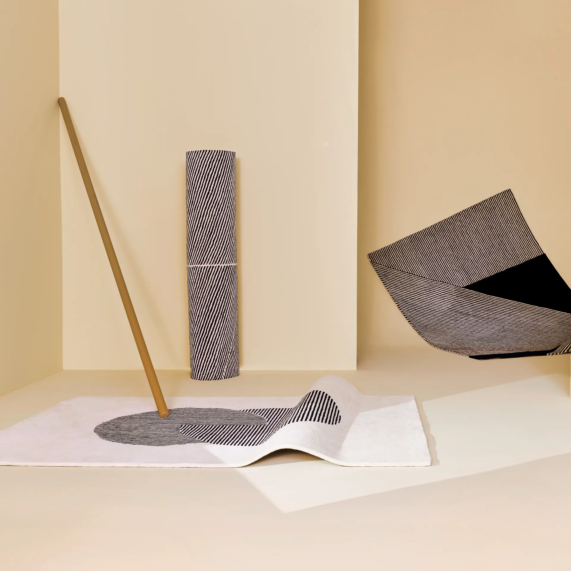 Tappeto in lana Circles bianco naturale, 170x240 cm NJRD