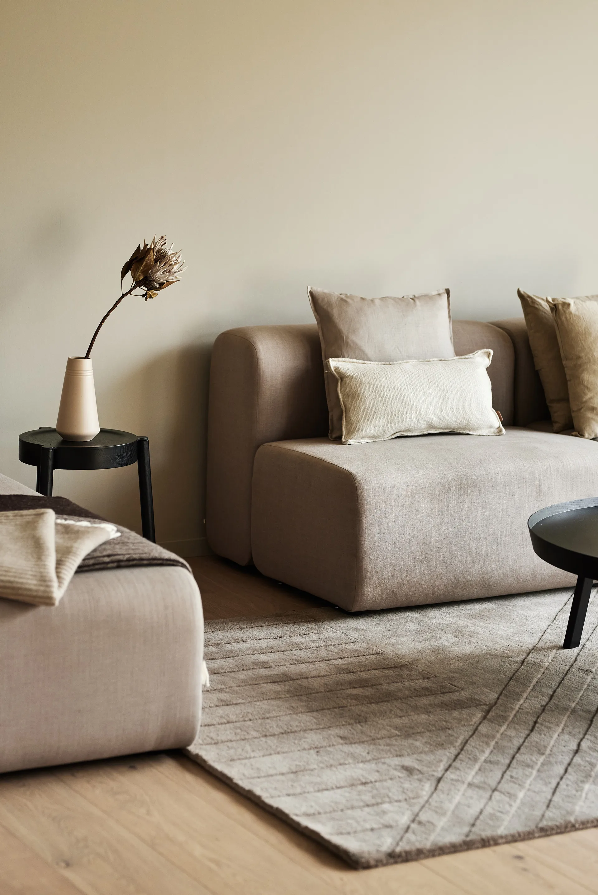 Tappeto in lana Levels a righe grigio, 170x240 cm NJRD