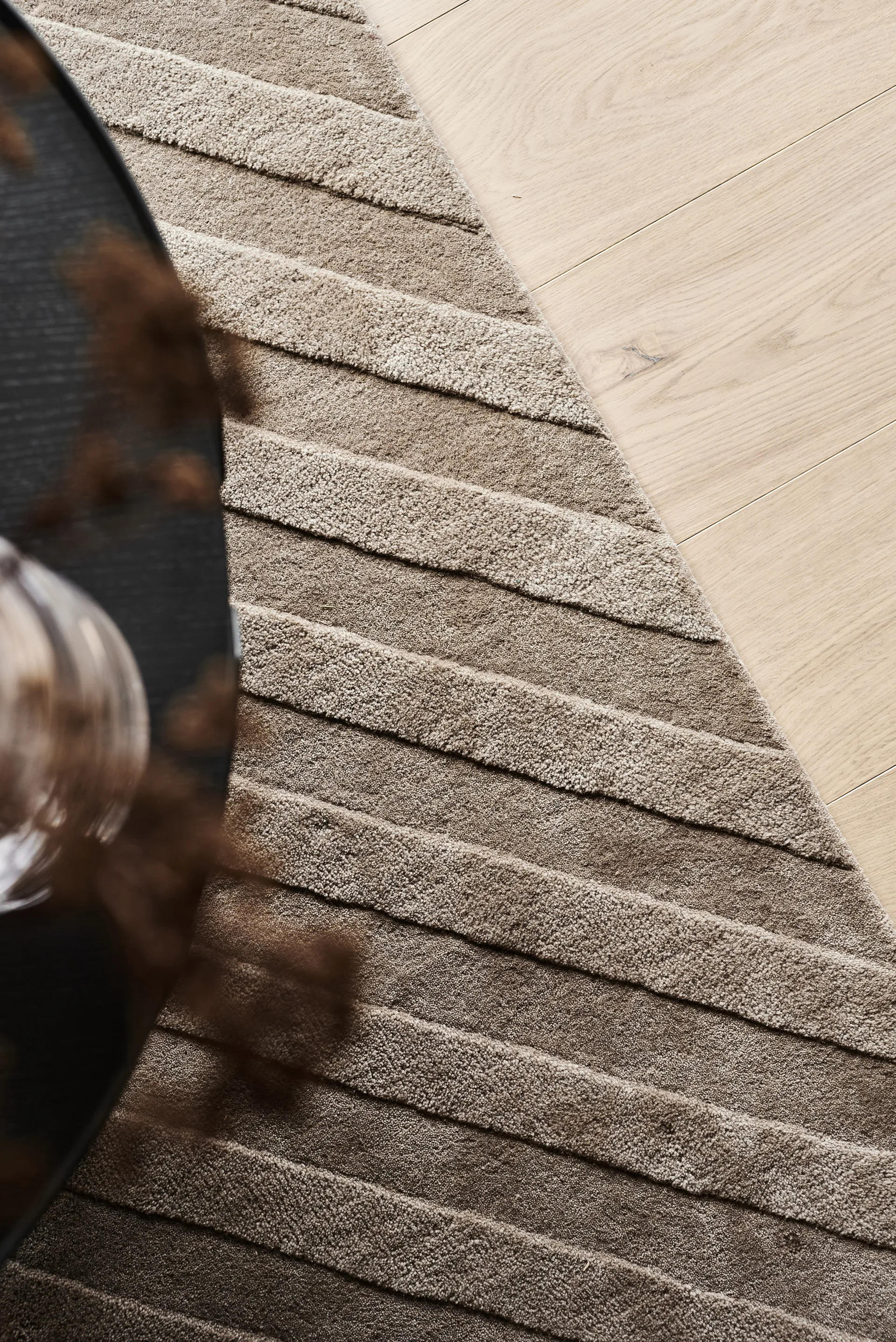 Tappeto in lana Levels a righe talpa, 200x300 cm NJRD