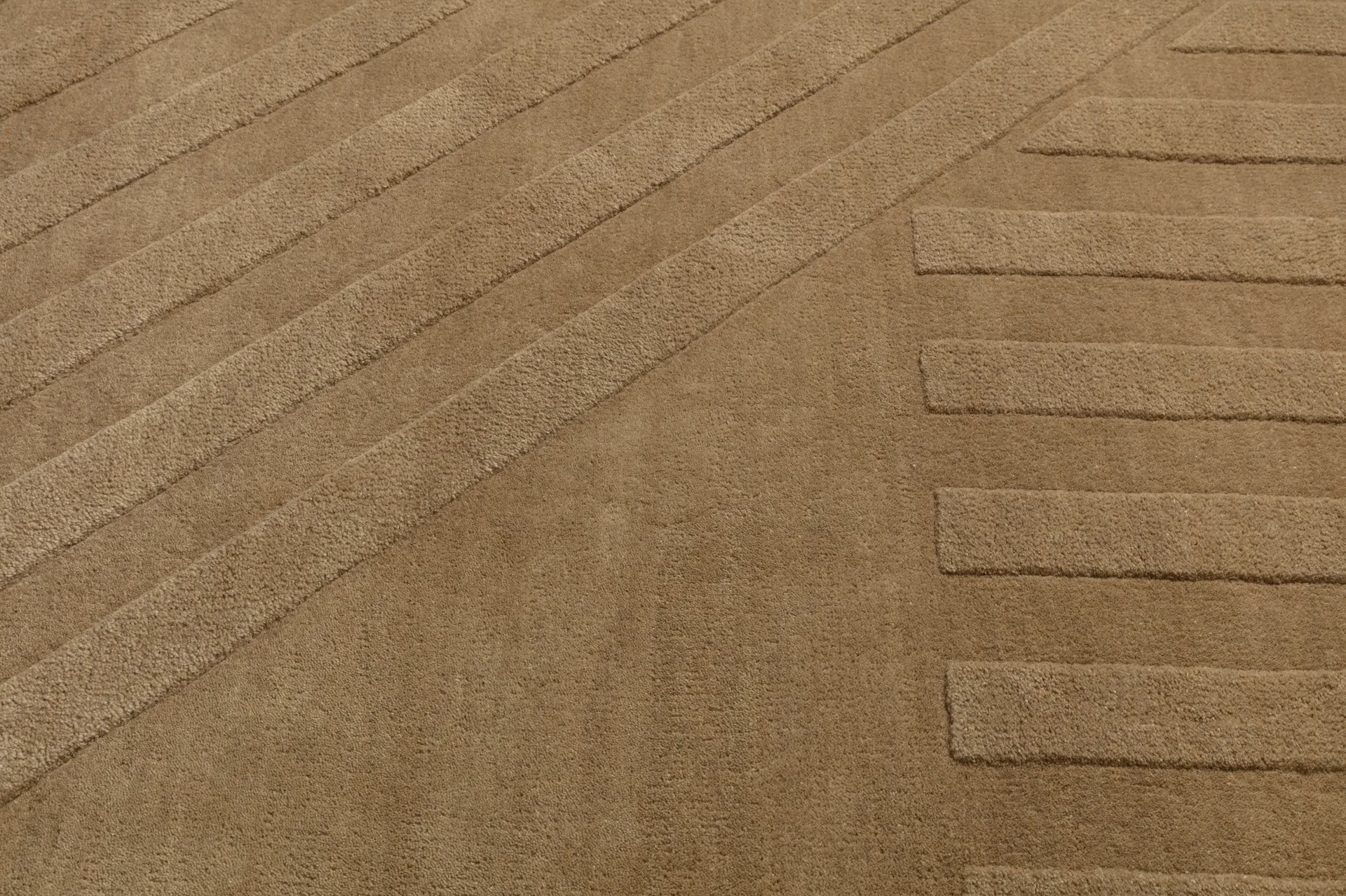 Tappeto in lana Levels Stripes, Beige, 170x240 cm NJRD