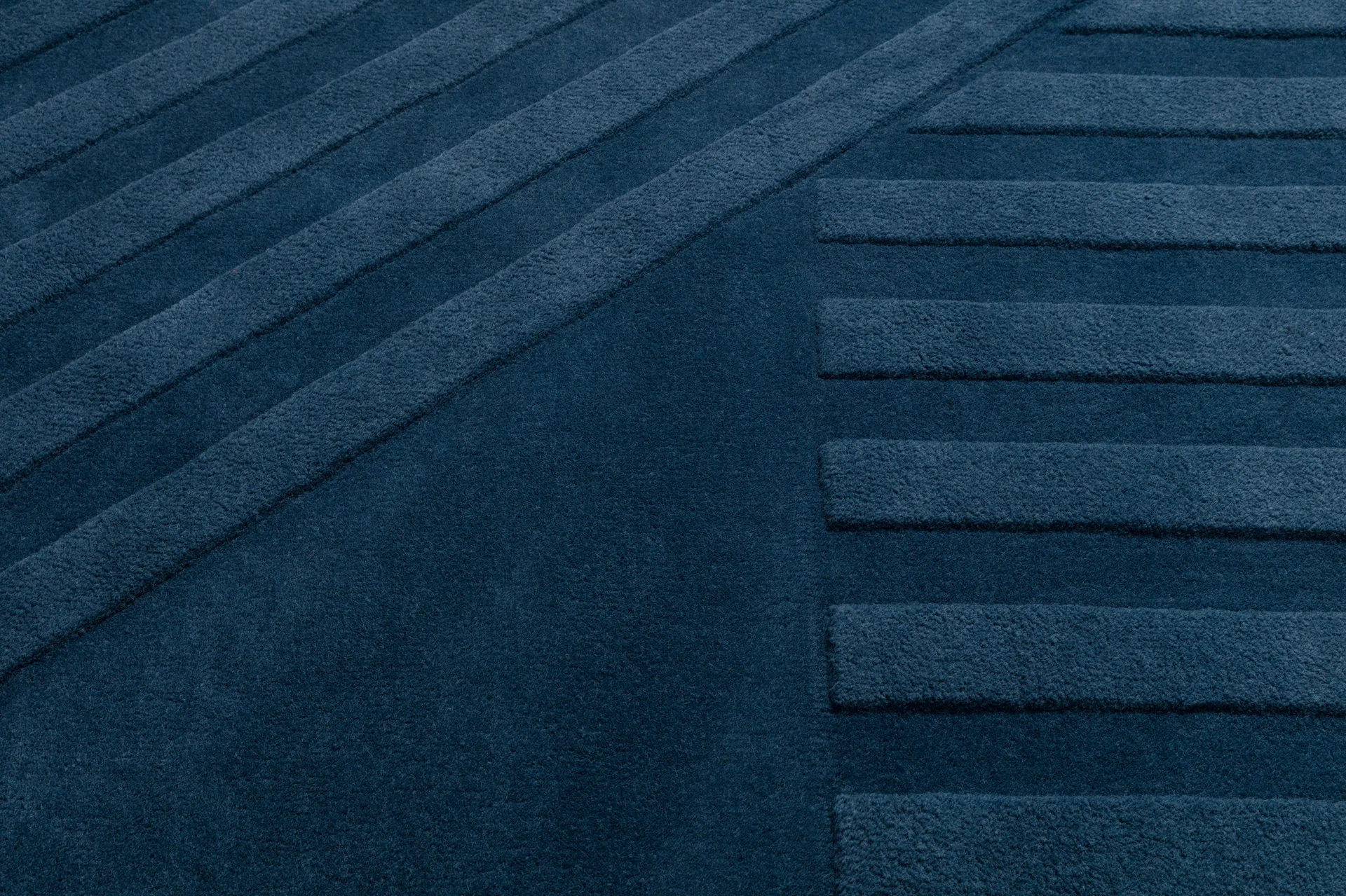 Tappeto in lana Levels Stripes, Blu, 200x300 cm NJRD