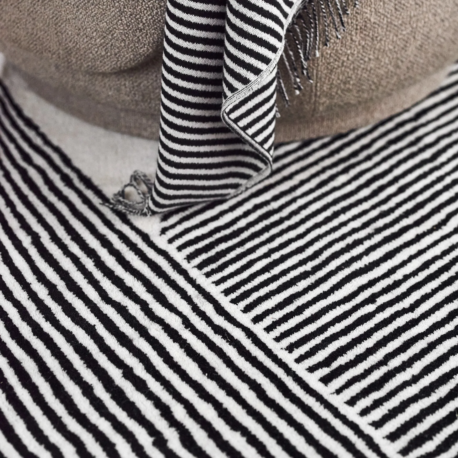 Tappeto in lana Stripes natural white, 170x240 cm NJRD