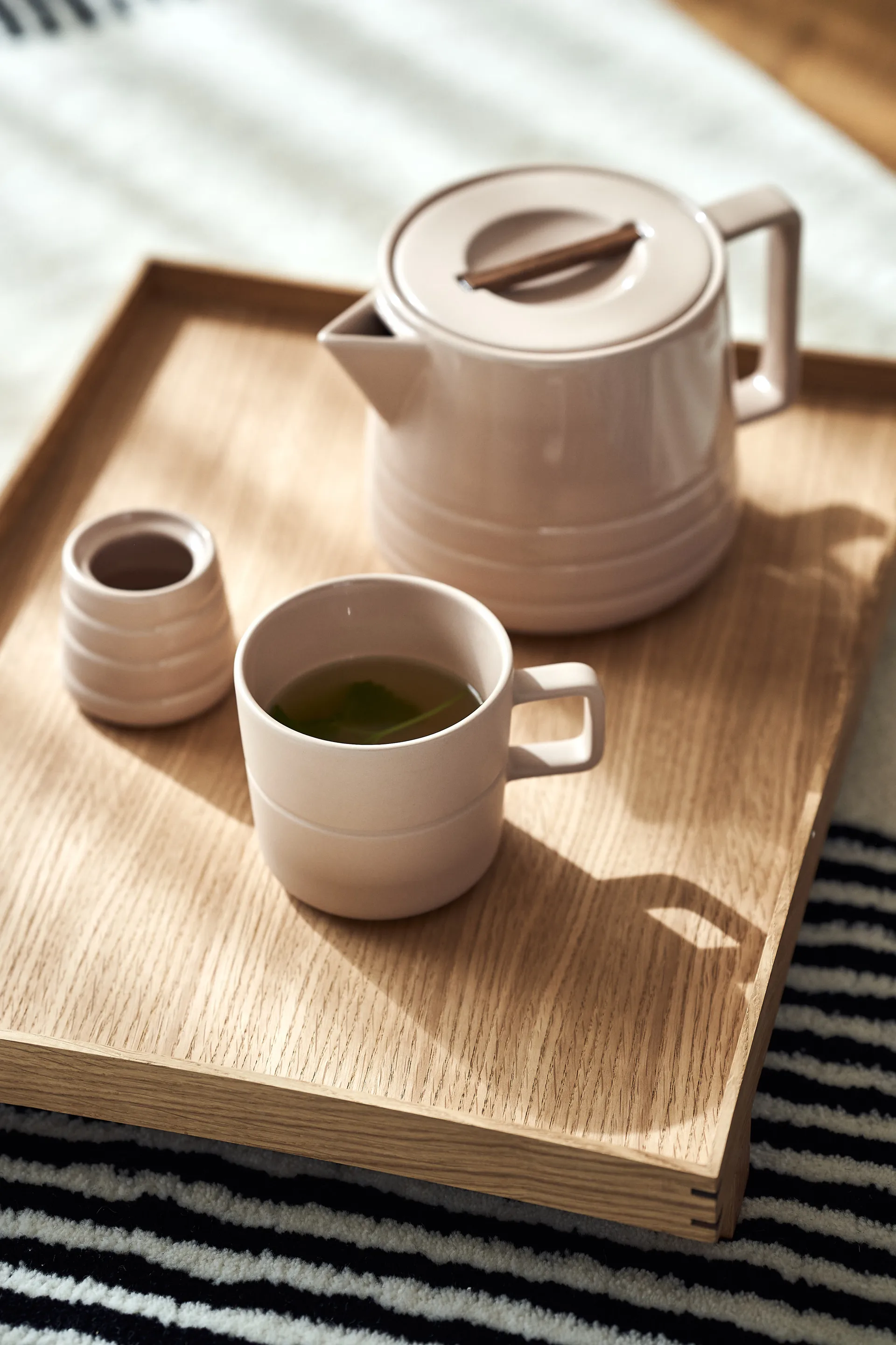 Teiera Lines 1,5 litri, beige NJRD