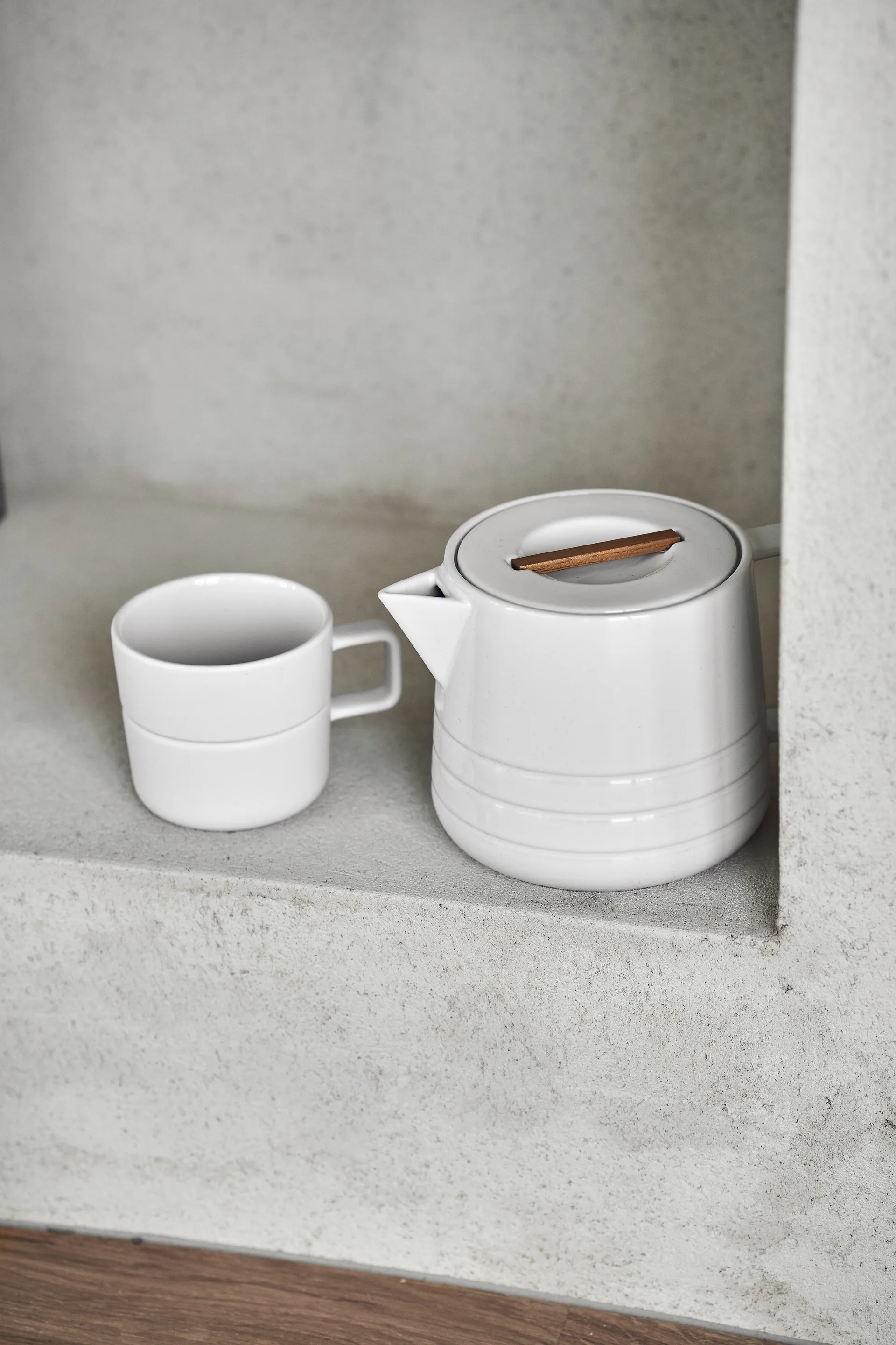 Teiera Lines 1,5 litri, bianco NJRD