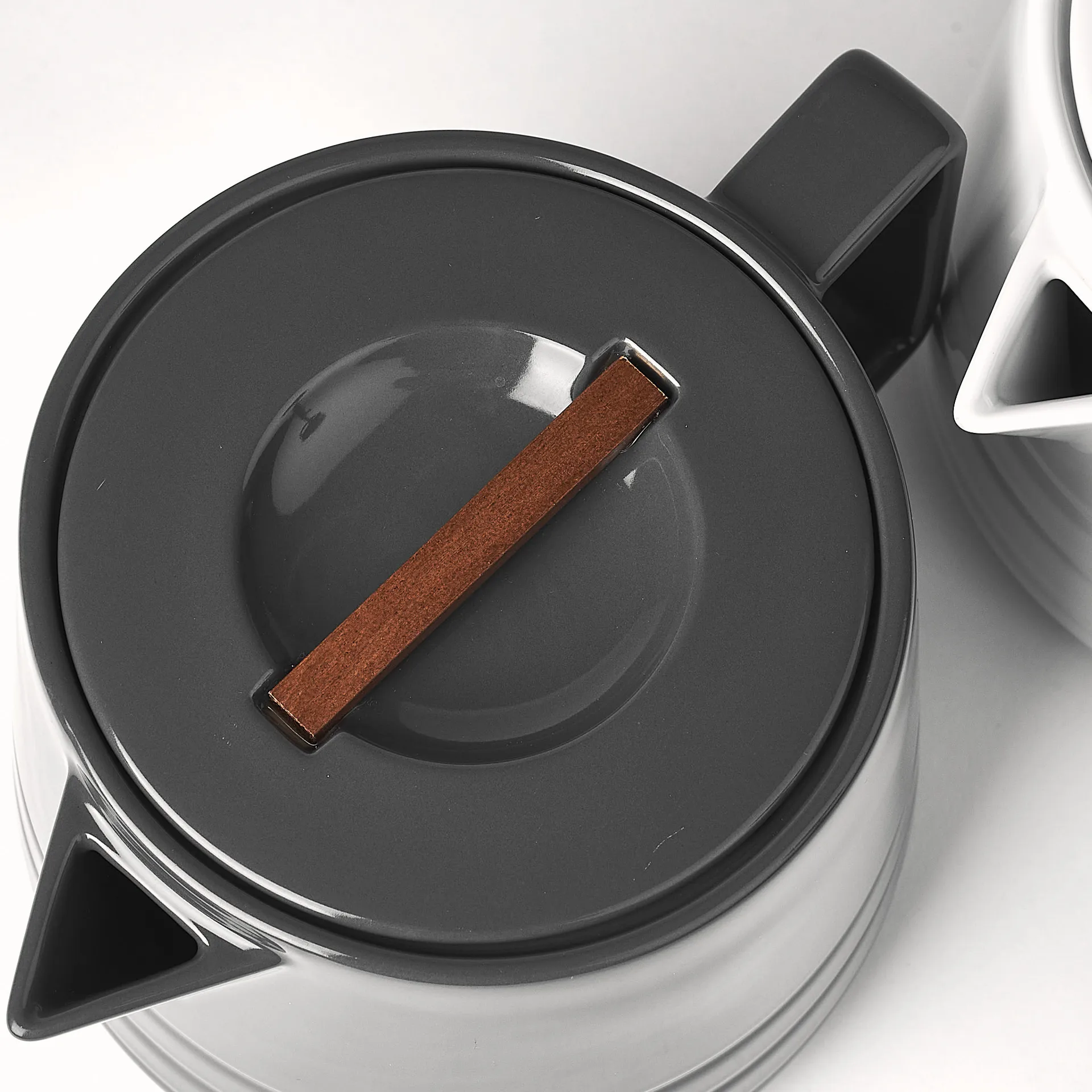 Teiera Lines 1,5 litri, grigio scuro NJRD