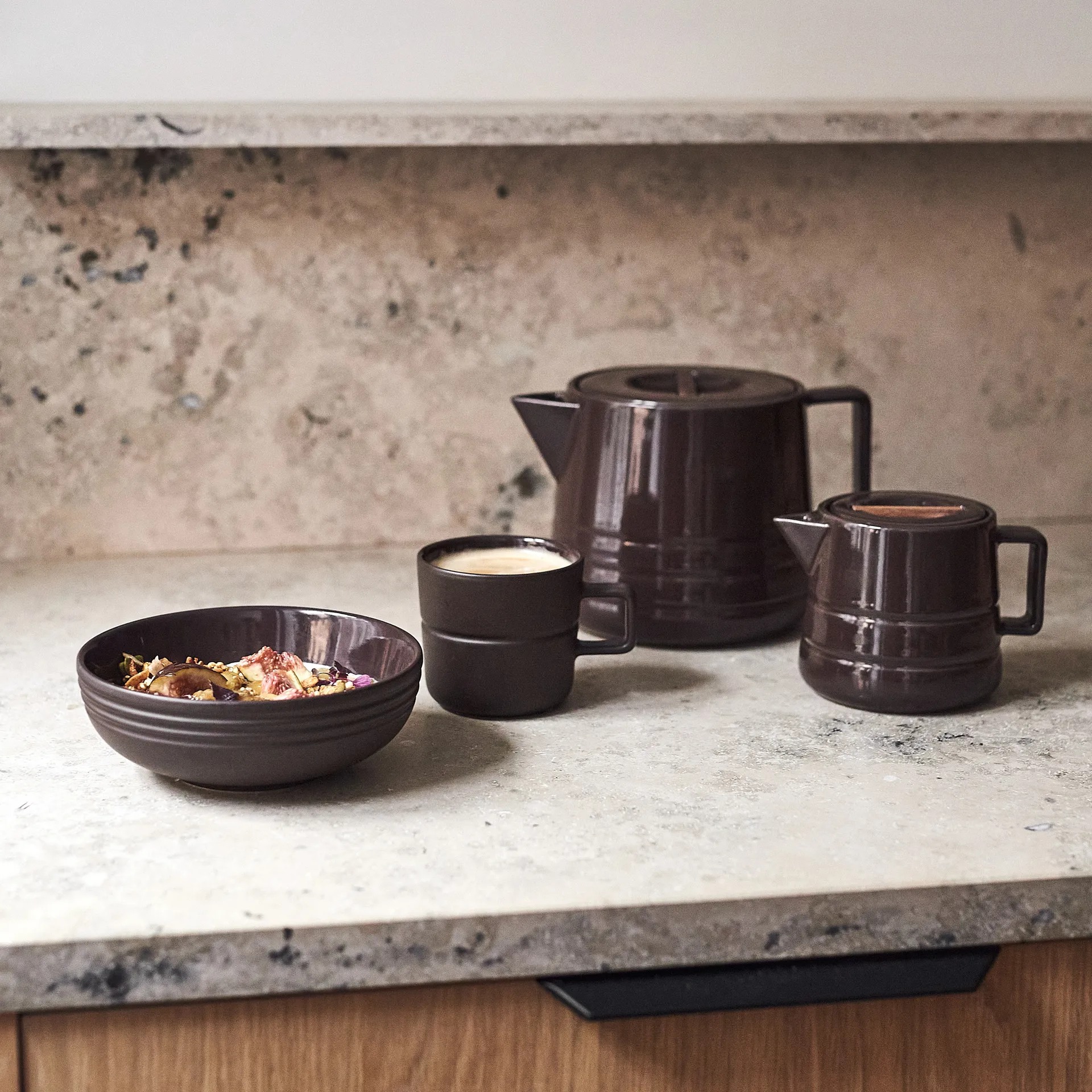 Teiera Lines 1,5 litri, marrone NJRD