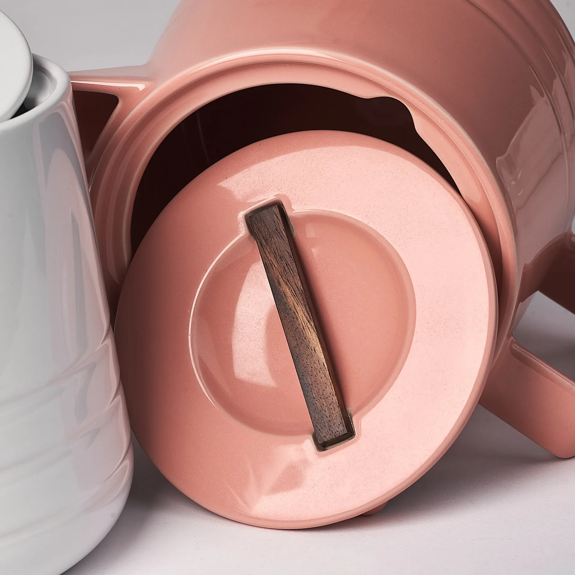 Teiera Lines 1,5 litri, rosa NJRD