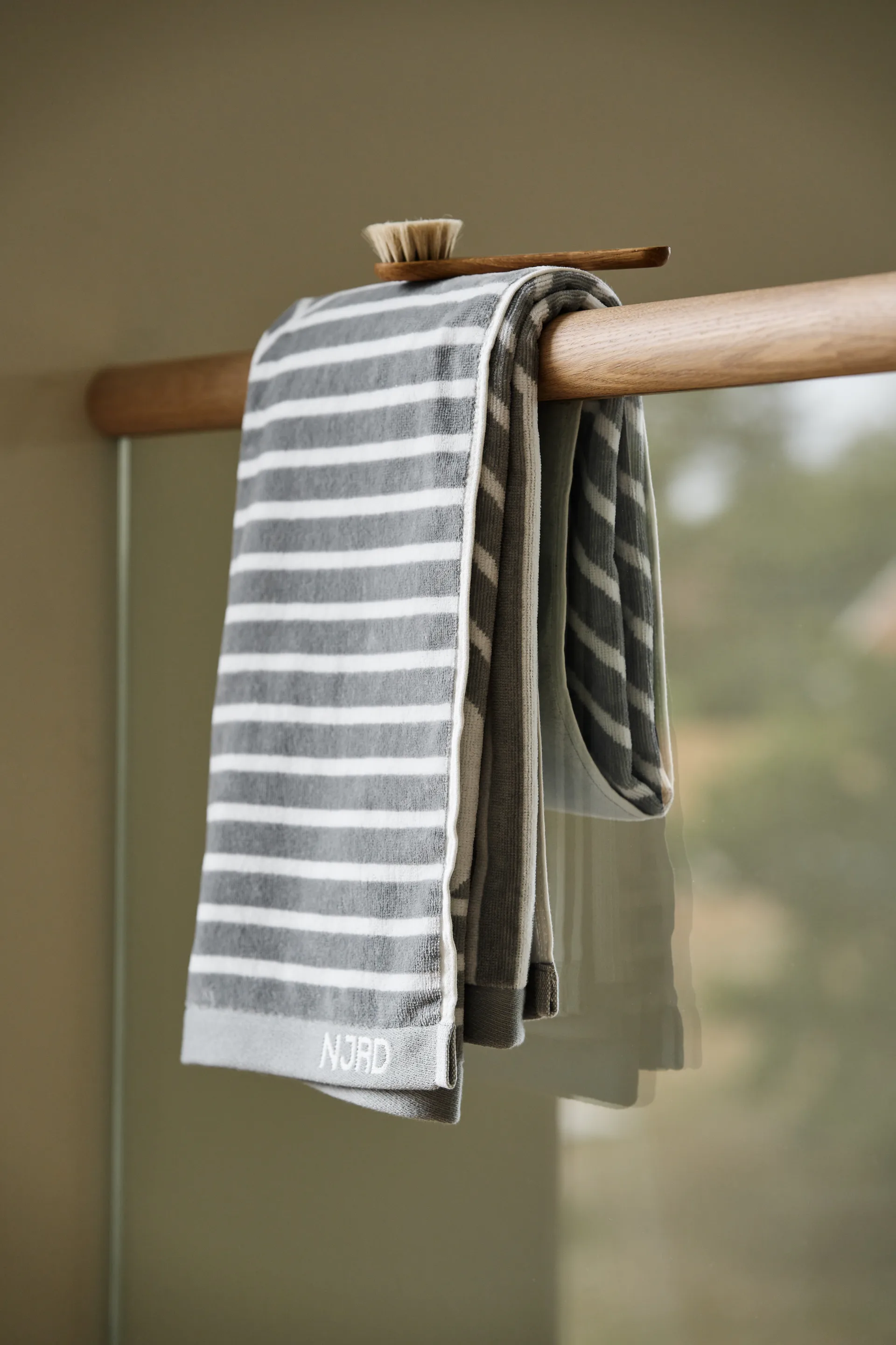 Telo da bagno Stripes 70x140 cm, grigio NJRD
