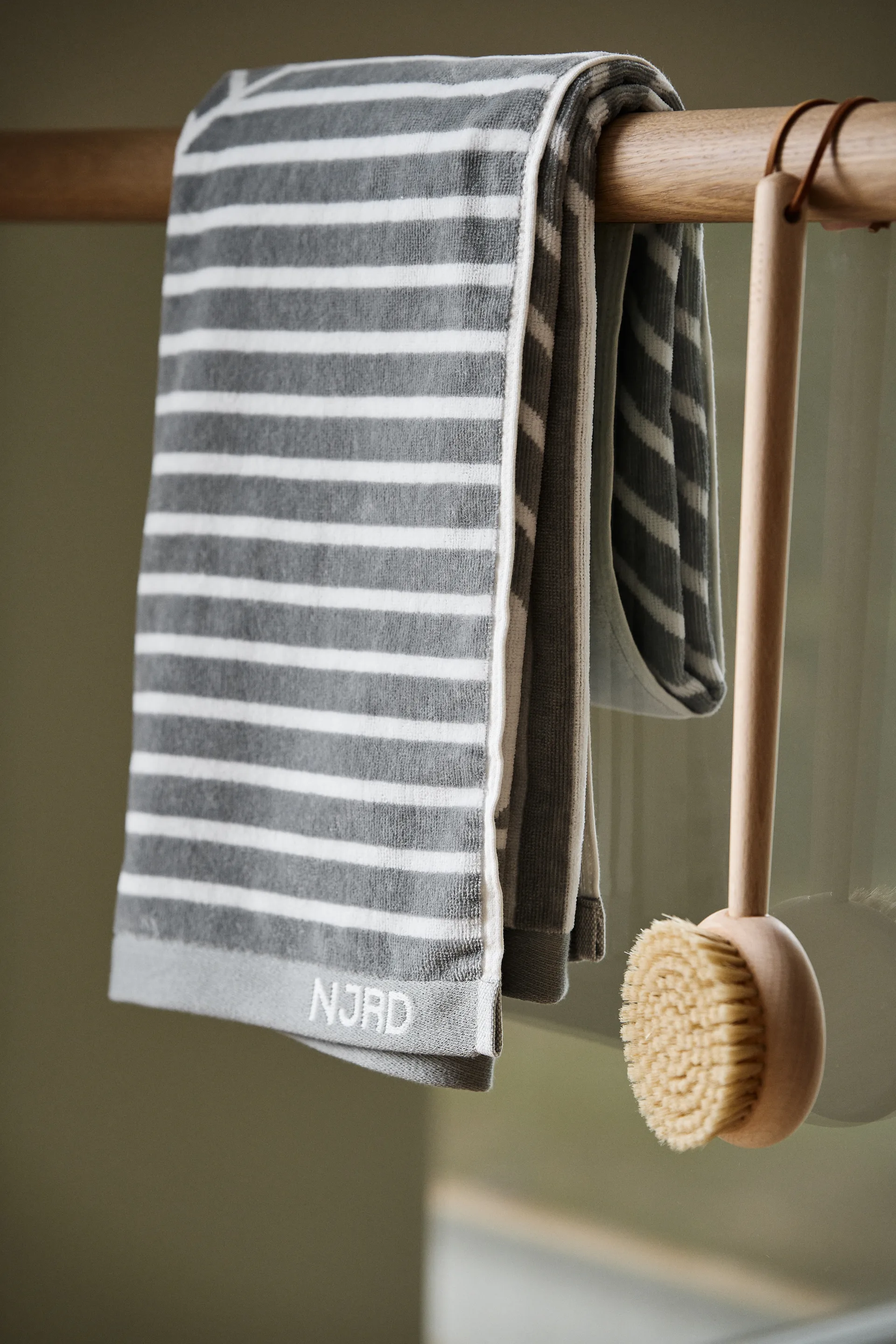 Telo da bagno Stripes 70x140 cm, grigio NJRD