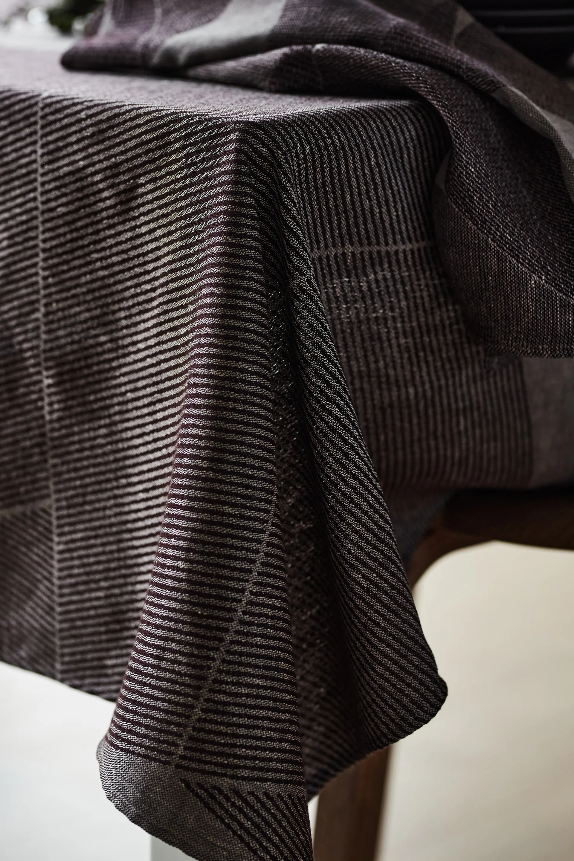 Tovaglia Geometric 147x250 cm, Marrone-bianco NJRD